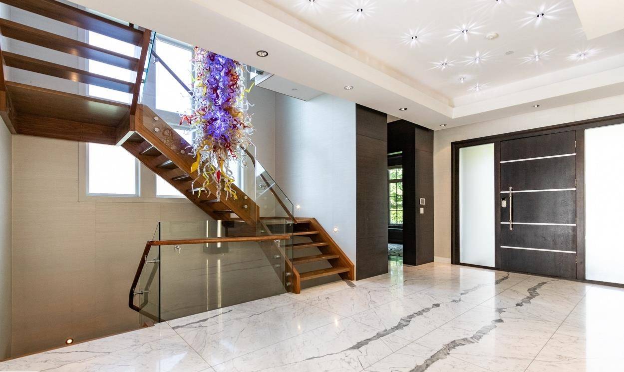 Vancouver, BC V6J 2Y5,1542 W 28th AVE