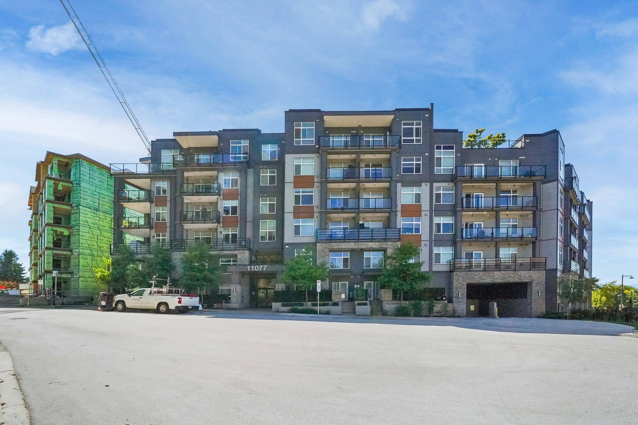 Surrey, BC V3T 0R7,11077 Ravine RD #415