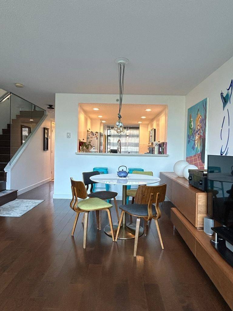 Vancouver, BC V6G 1C7,1688 Robson AVE #PH2