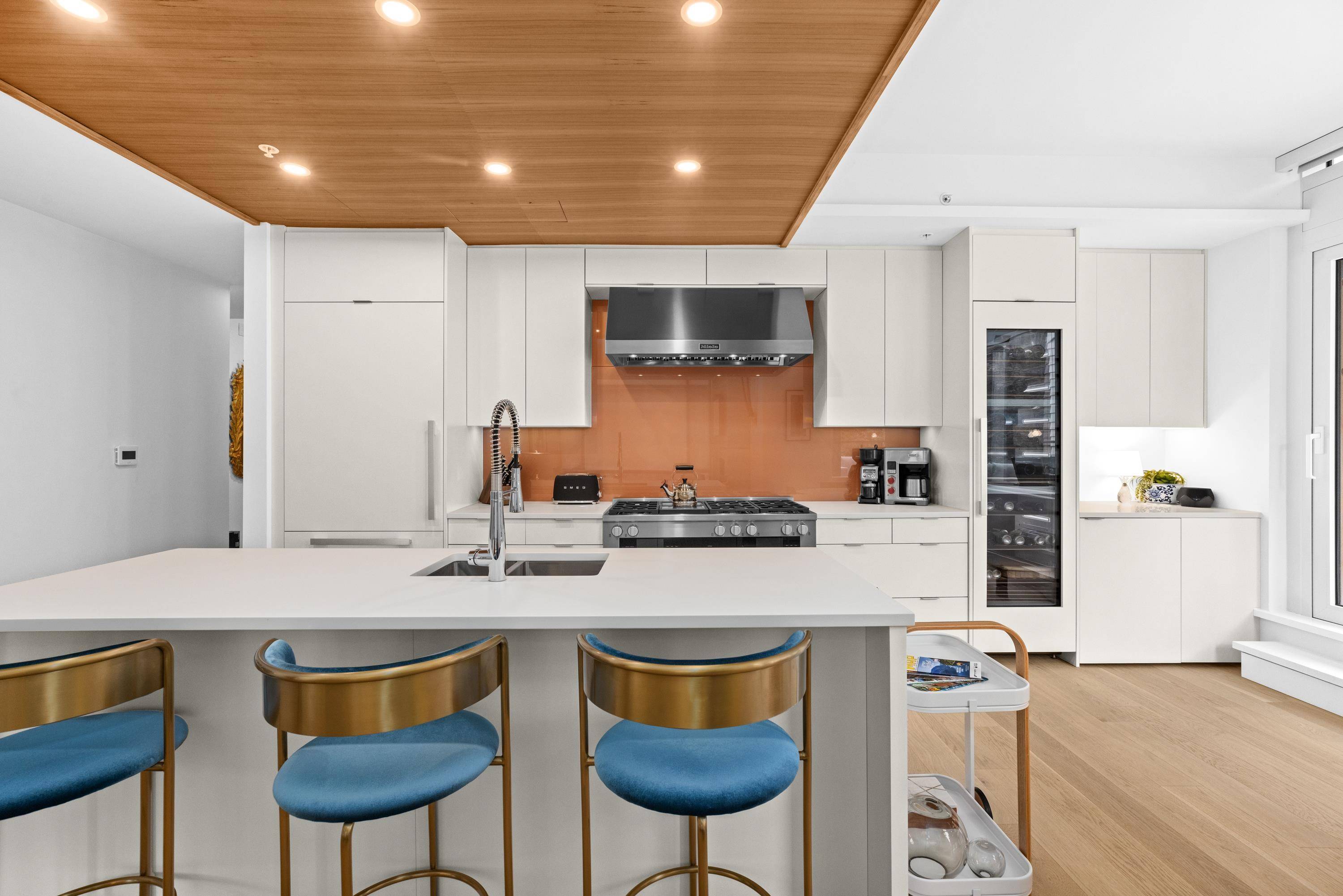 West Vancouver, BC V7W 0A4,6707 Nelson AVE #706