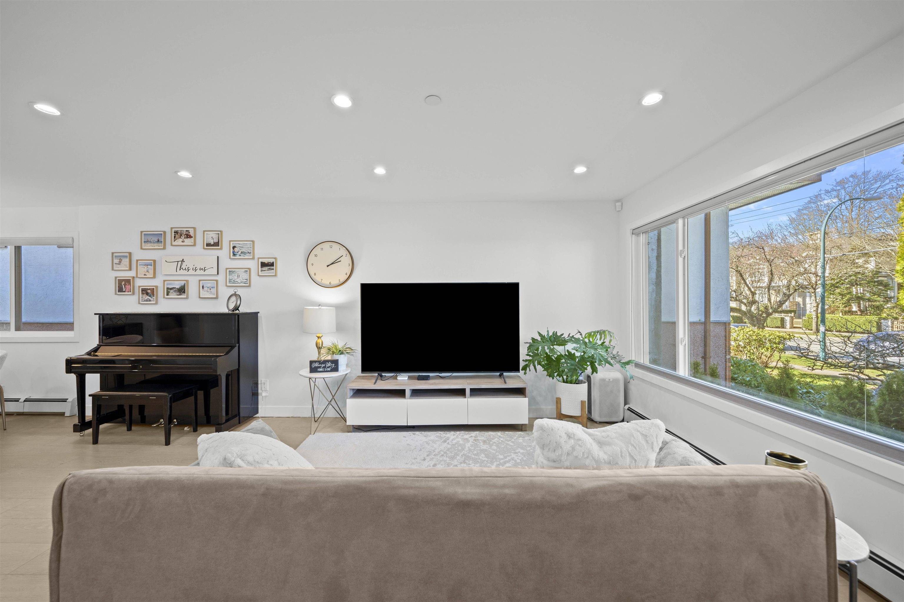 Vancouver, BC V6P 1X7,870 W 59th AVE