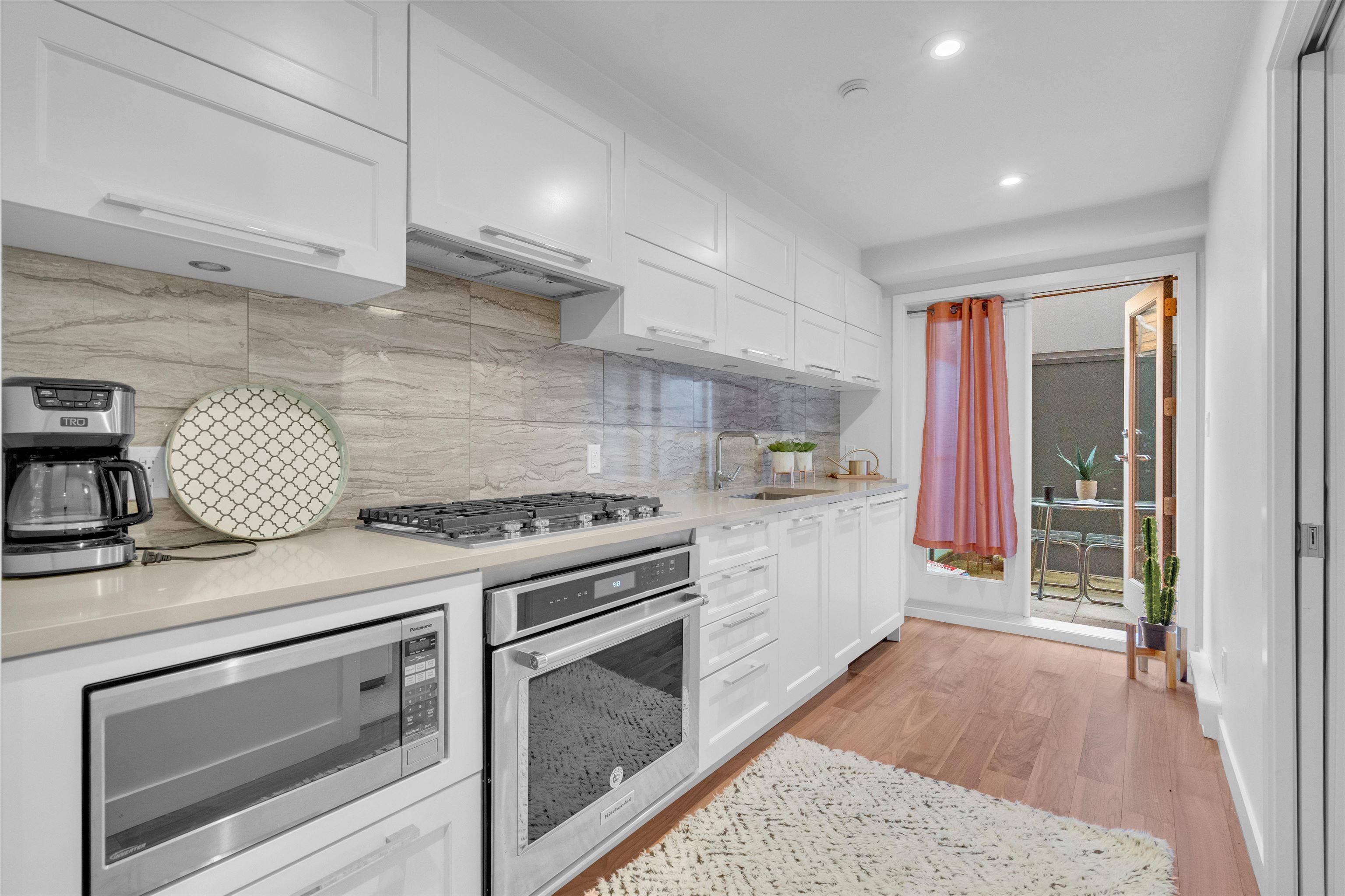 White Rock, BC V4B 0B3,14820 Buena Vista AVE #17