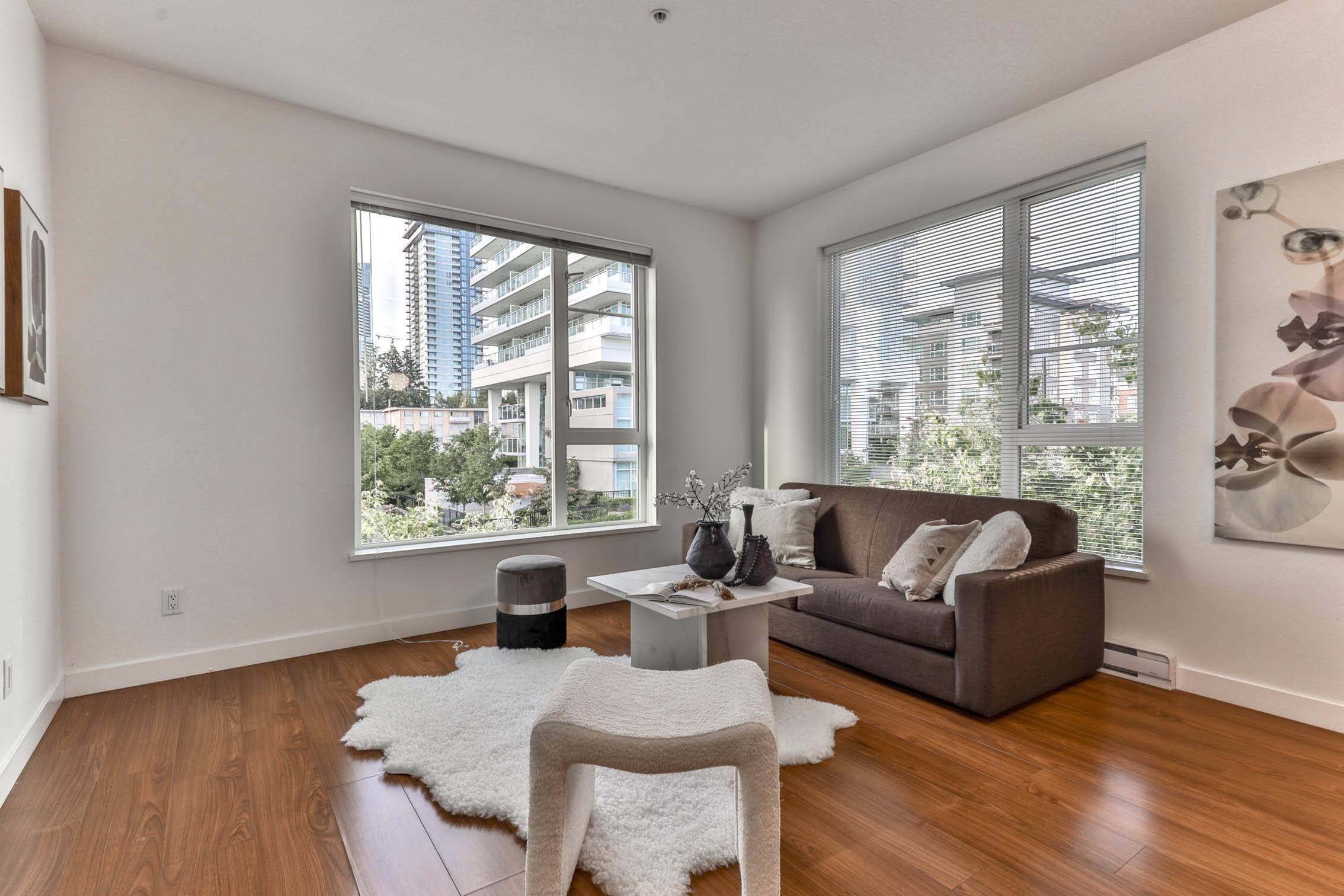 Coquitlam, BC V3J 0H8,516 Foster AVE #316