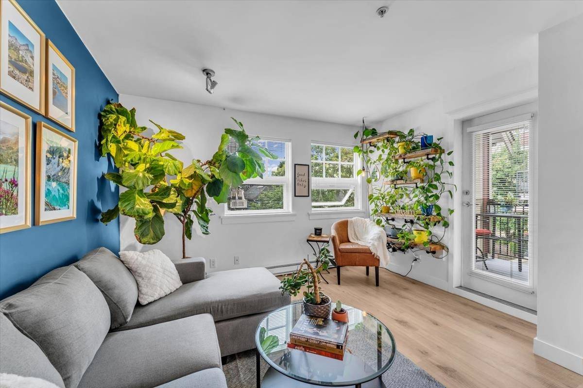 Vancouver, BC V5Z 1T2,930 W 16th AVE #305