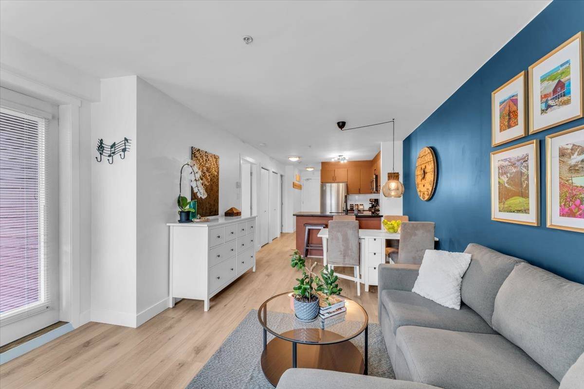 Vancouver, BC V5Z 1T2,930 W 16th AVE #305