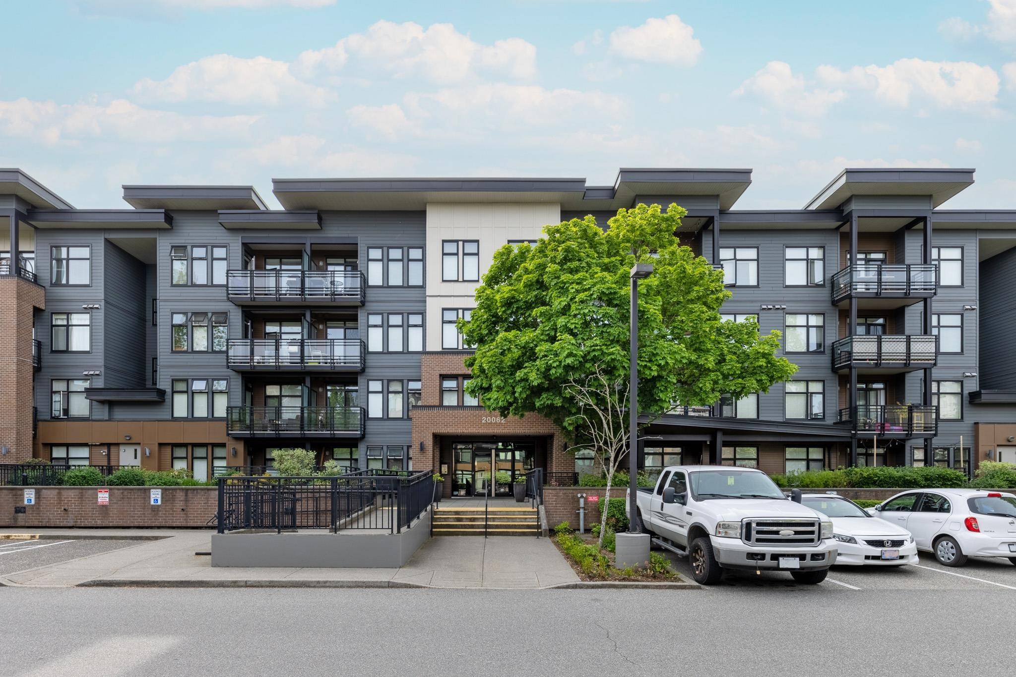 Langley, BC V3A 0E6,20062 Fraser HWY #104
