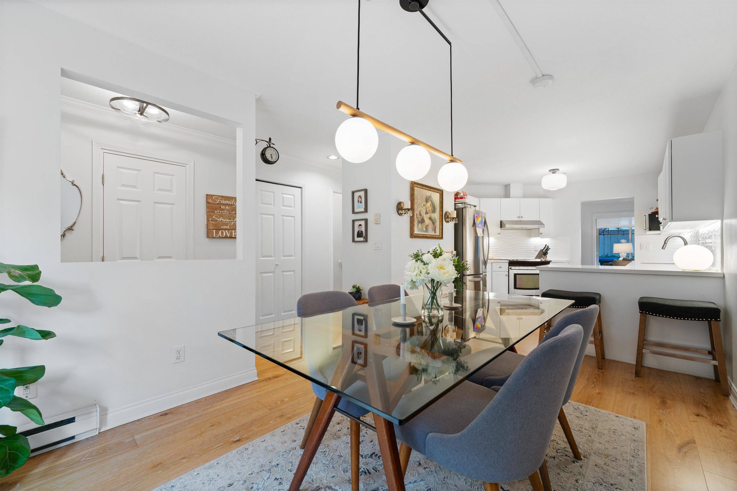 North Vancouver, BC V7L 1L7,222 E 5 ST #10