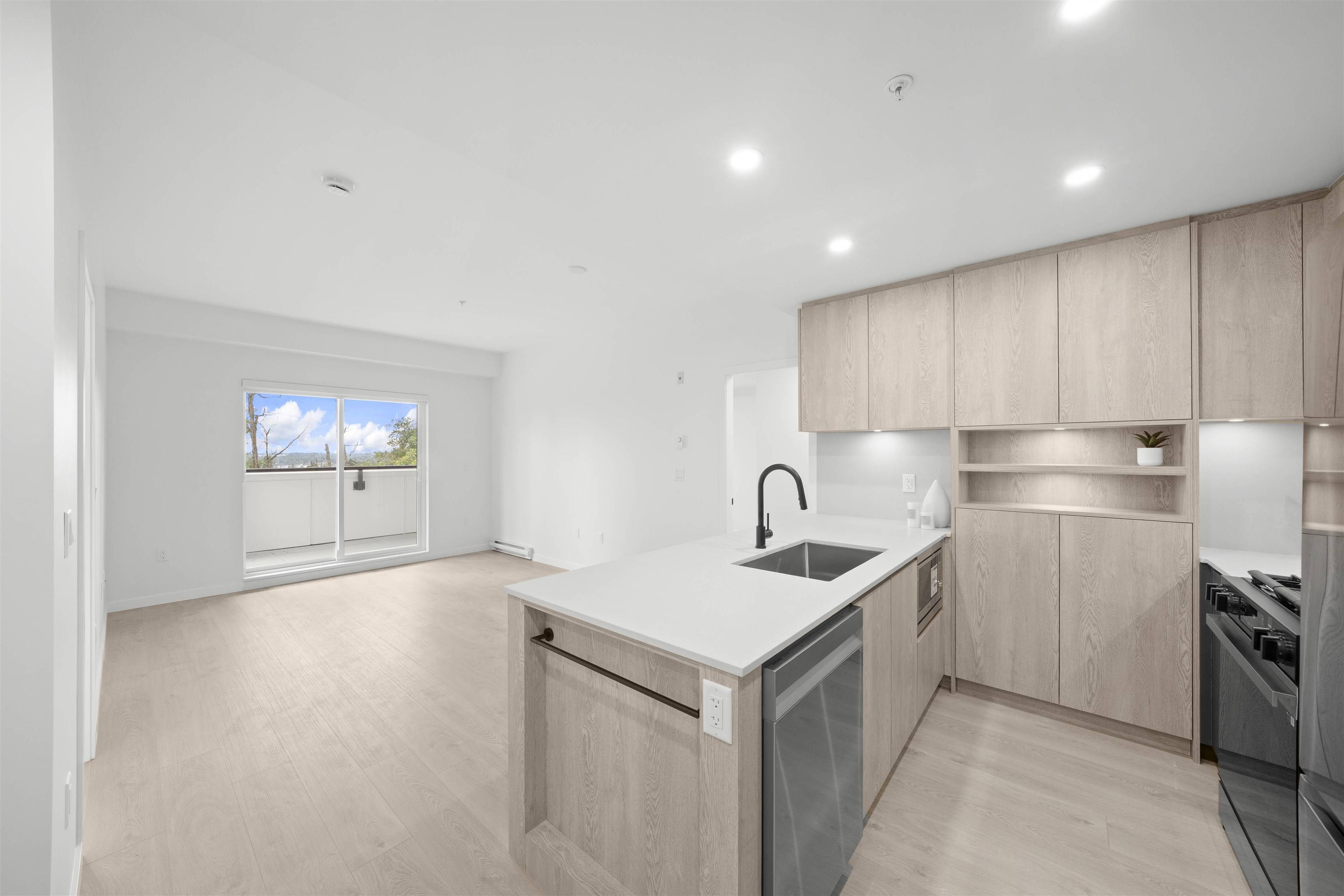 Surrey, BC V4N 6B5,6585 195a ST #503