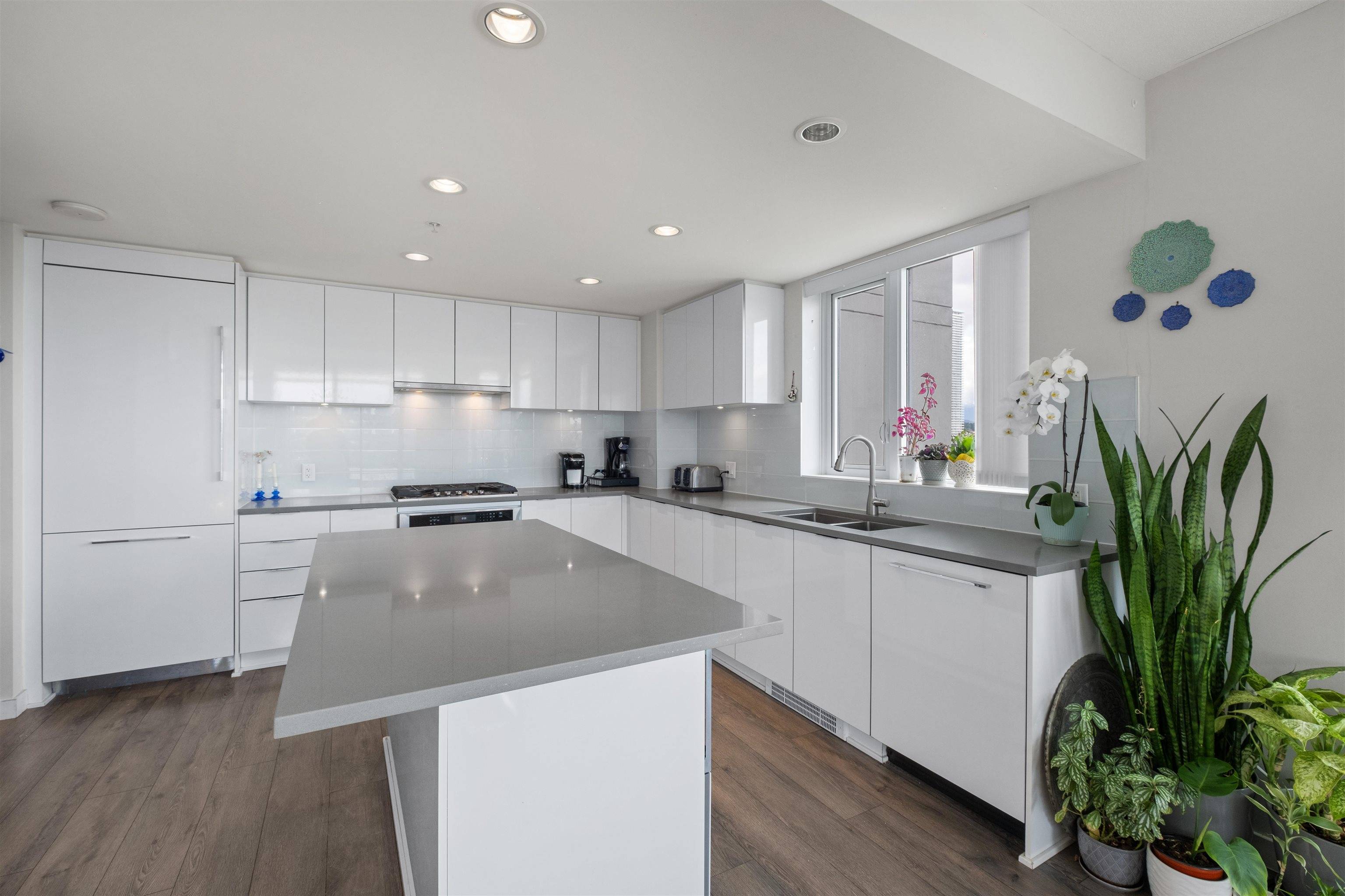 Burnaby, BC V5C 0K8,2388 Madison AVE #1701