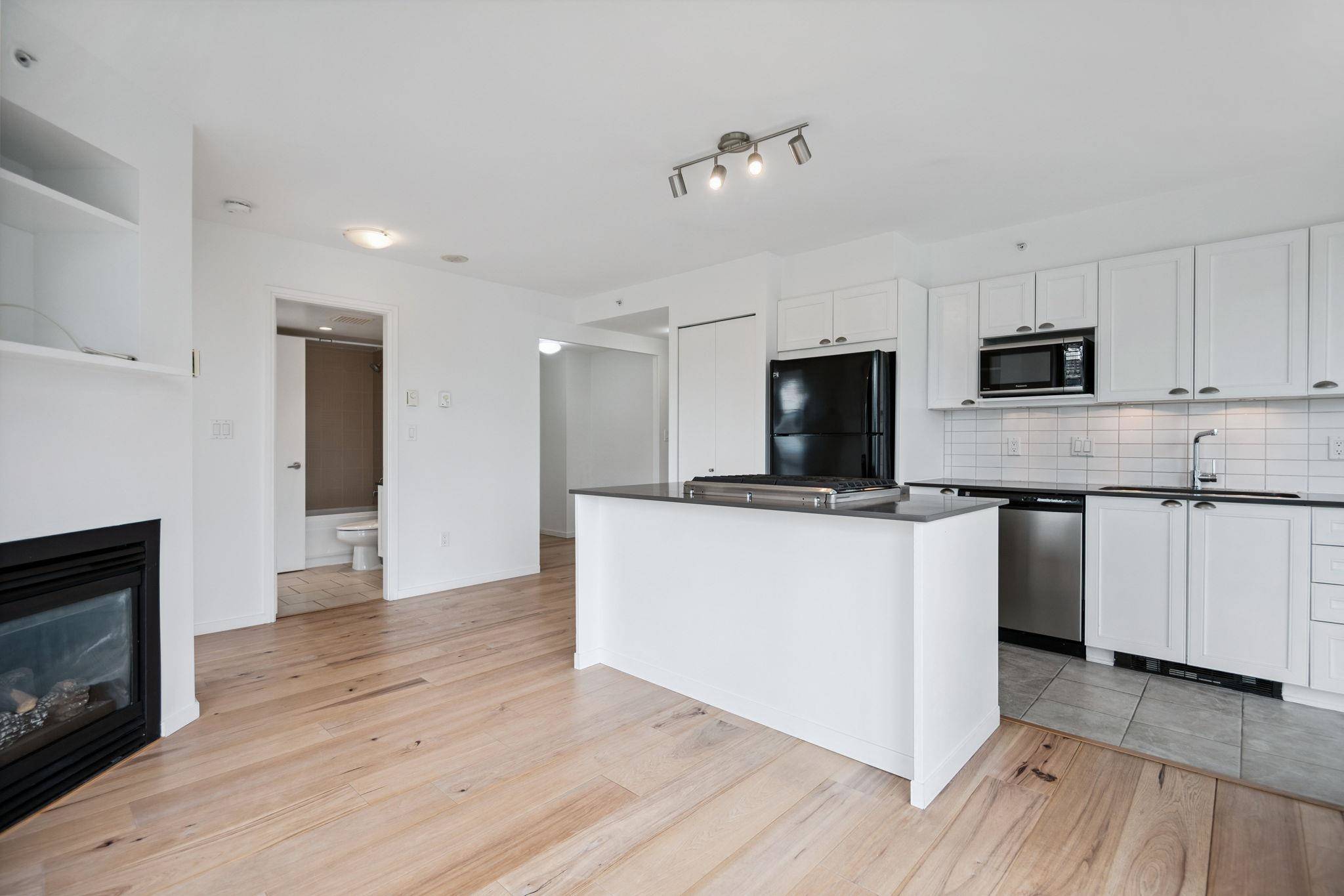 Vancouver, BC V6G 3G9,1723 Alberni ST #906