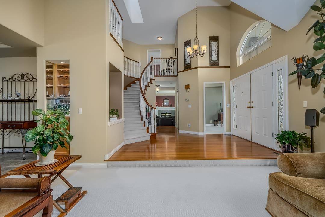 Coquitlam, BC V3E 2Z9,2583 Diamond CRES