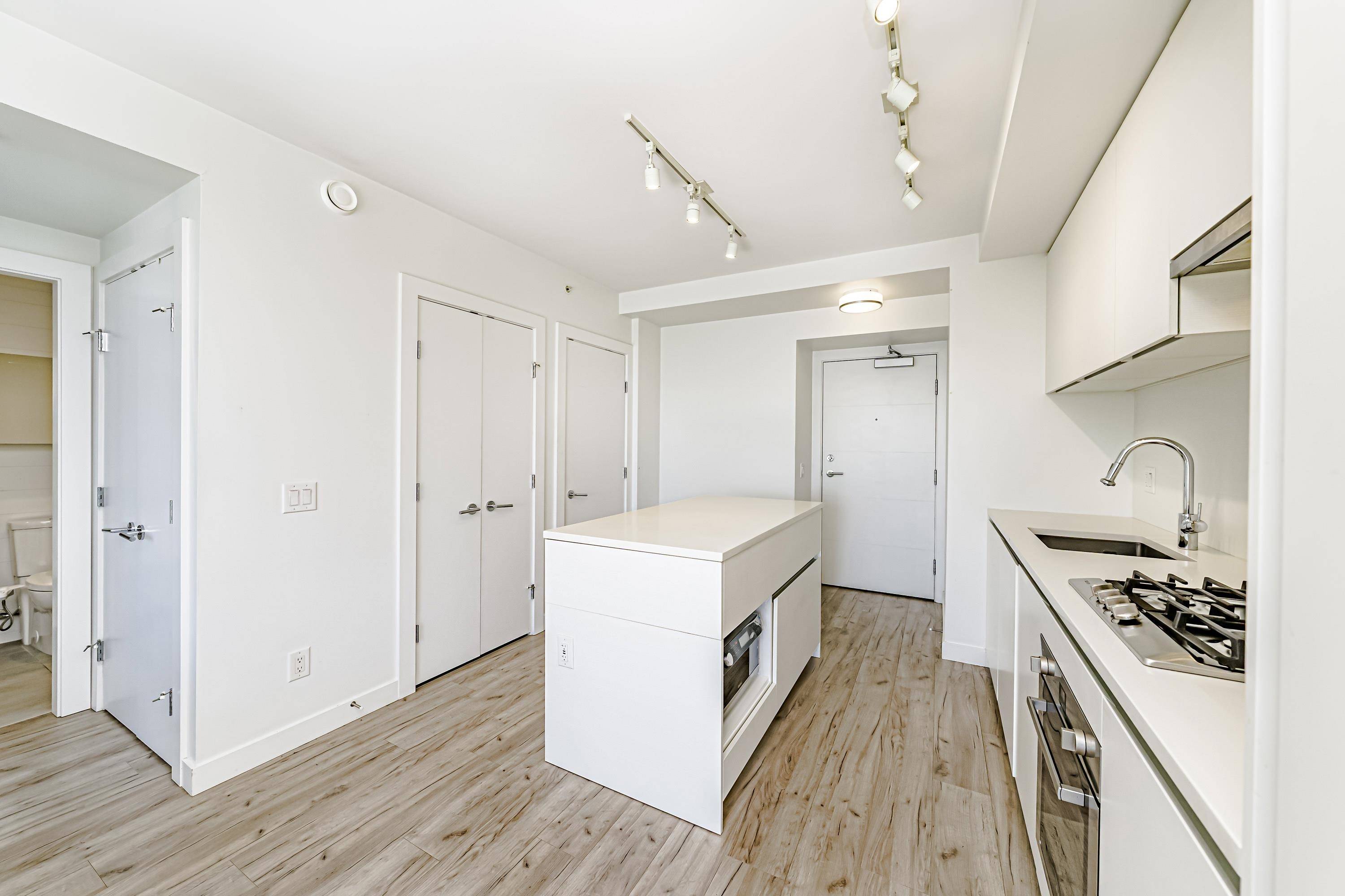 Coquitlam, BC V3J 0K3,652 Whiting WAY #1906