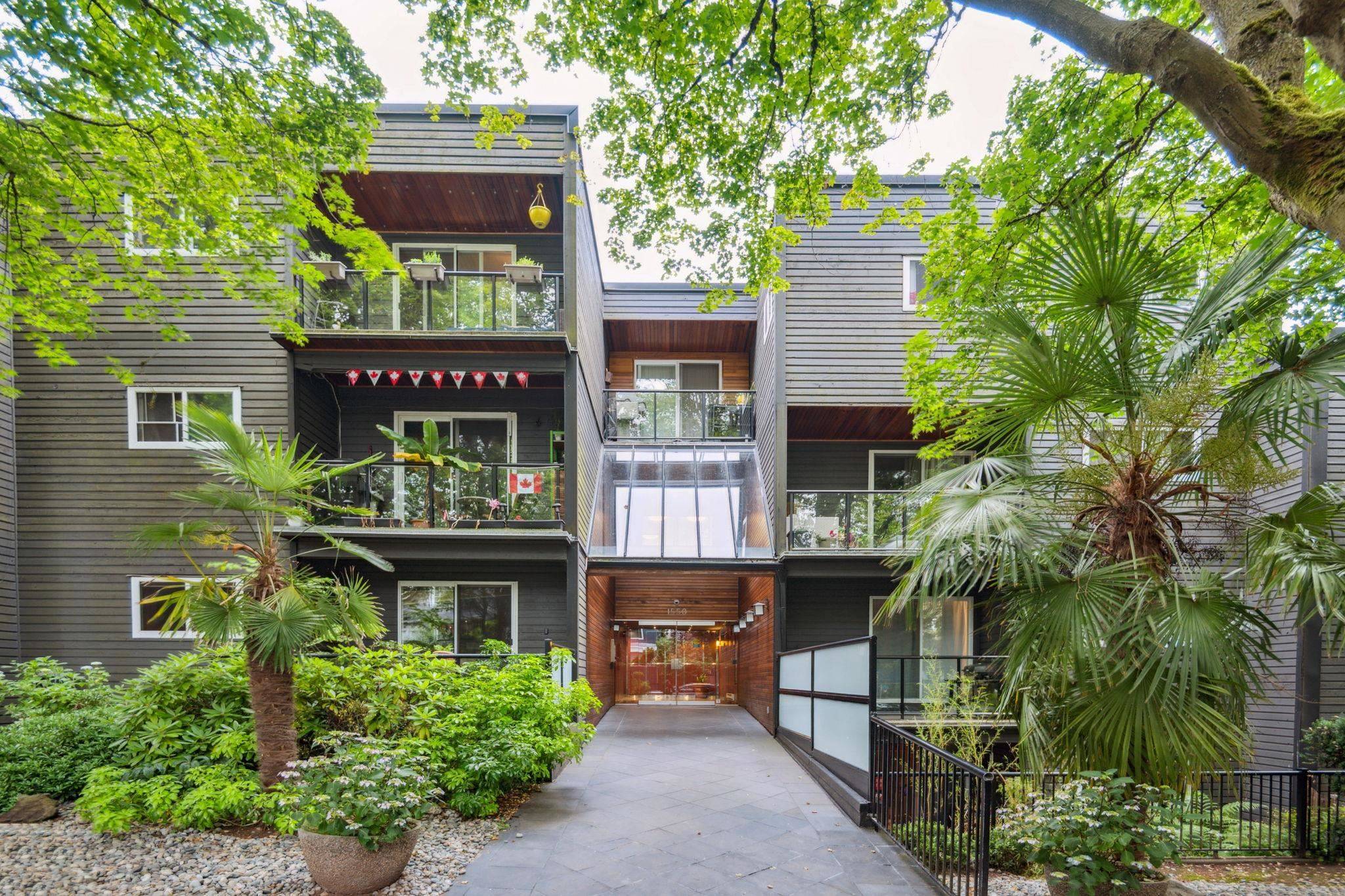 Vancouver, BC V6G 3B1,1550 Barclay ST #219