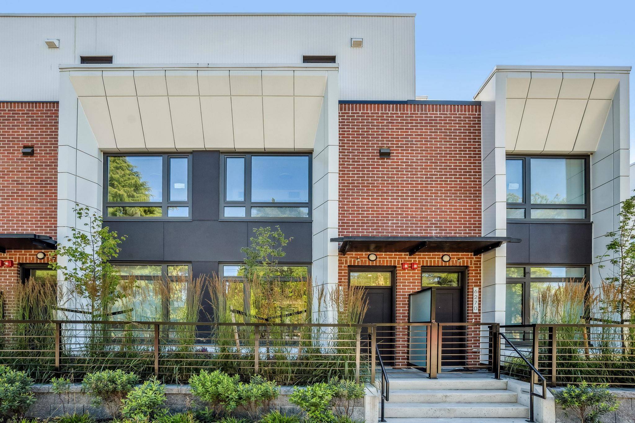 Vancouver, BC V6M 2W4,6268 Oak ST