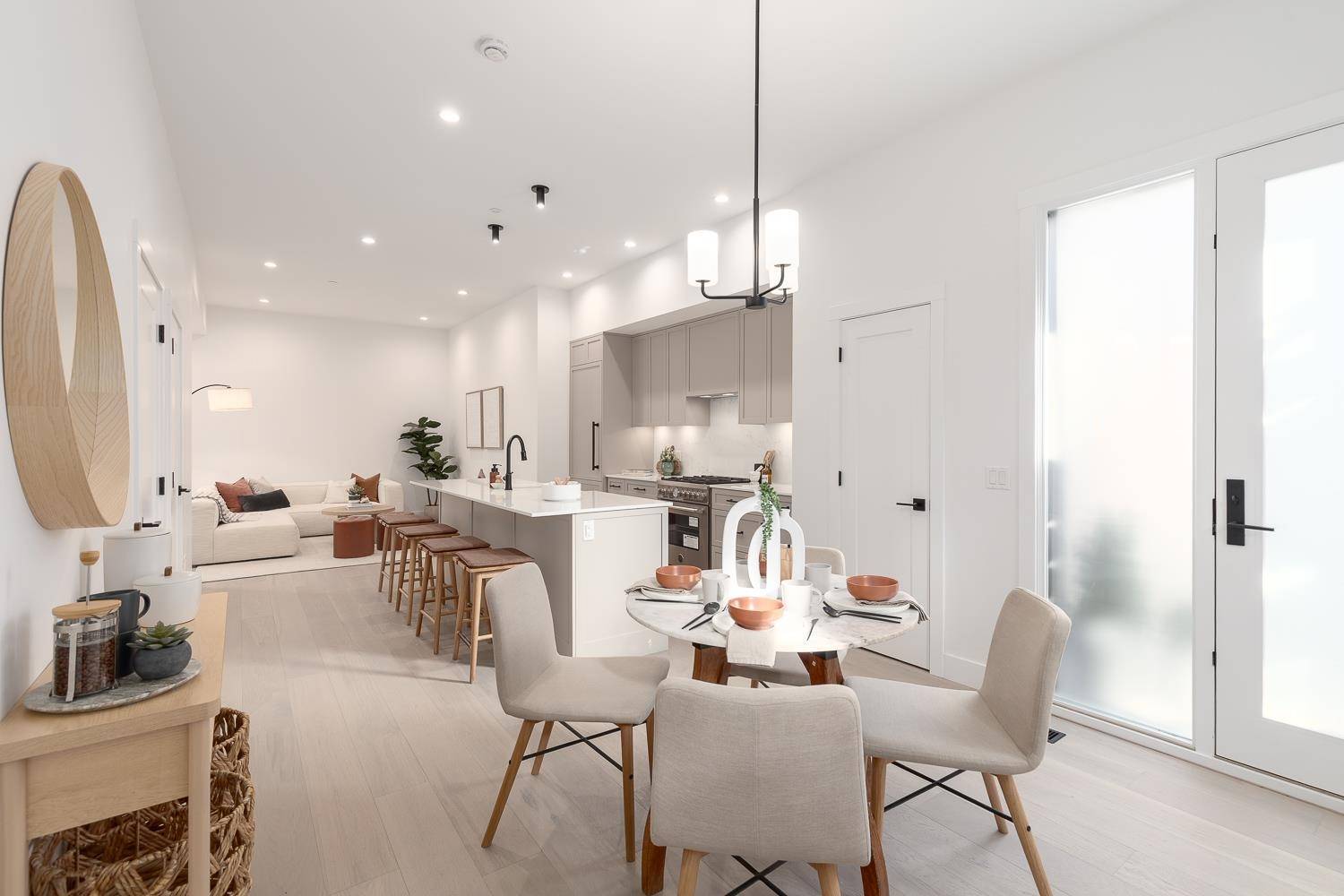 Vancouver, BC V5L 2N6,1061 Semlin DR
