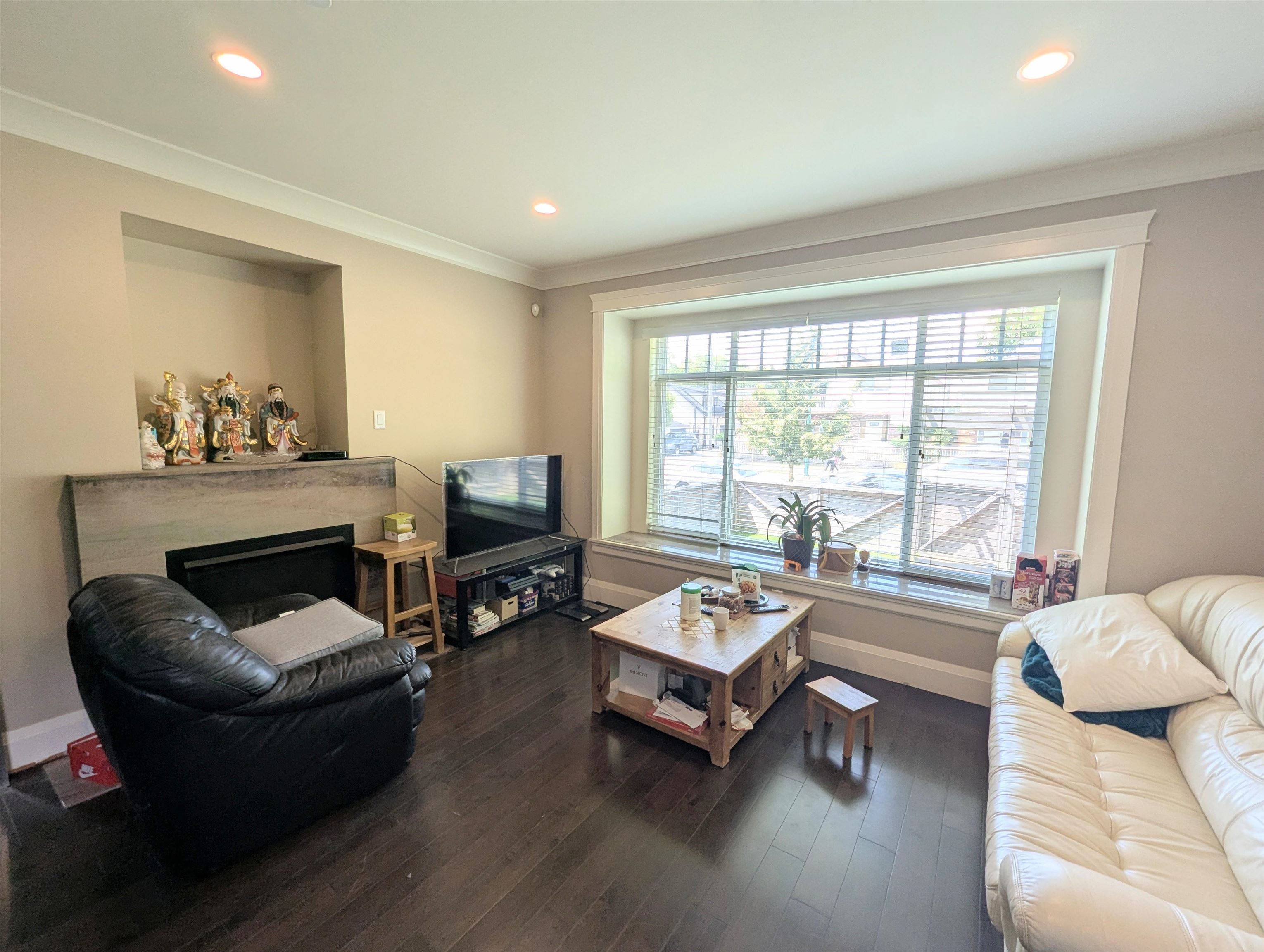 Vancouver, BC V5P 3P3,6466 Commercial ST