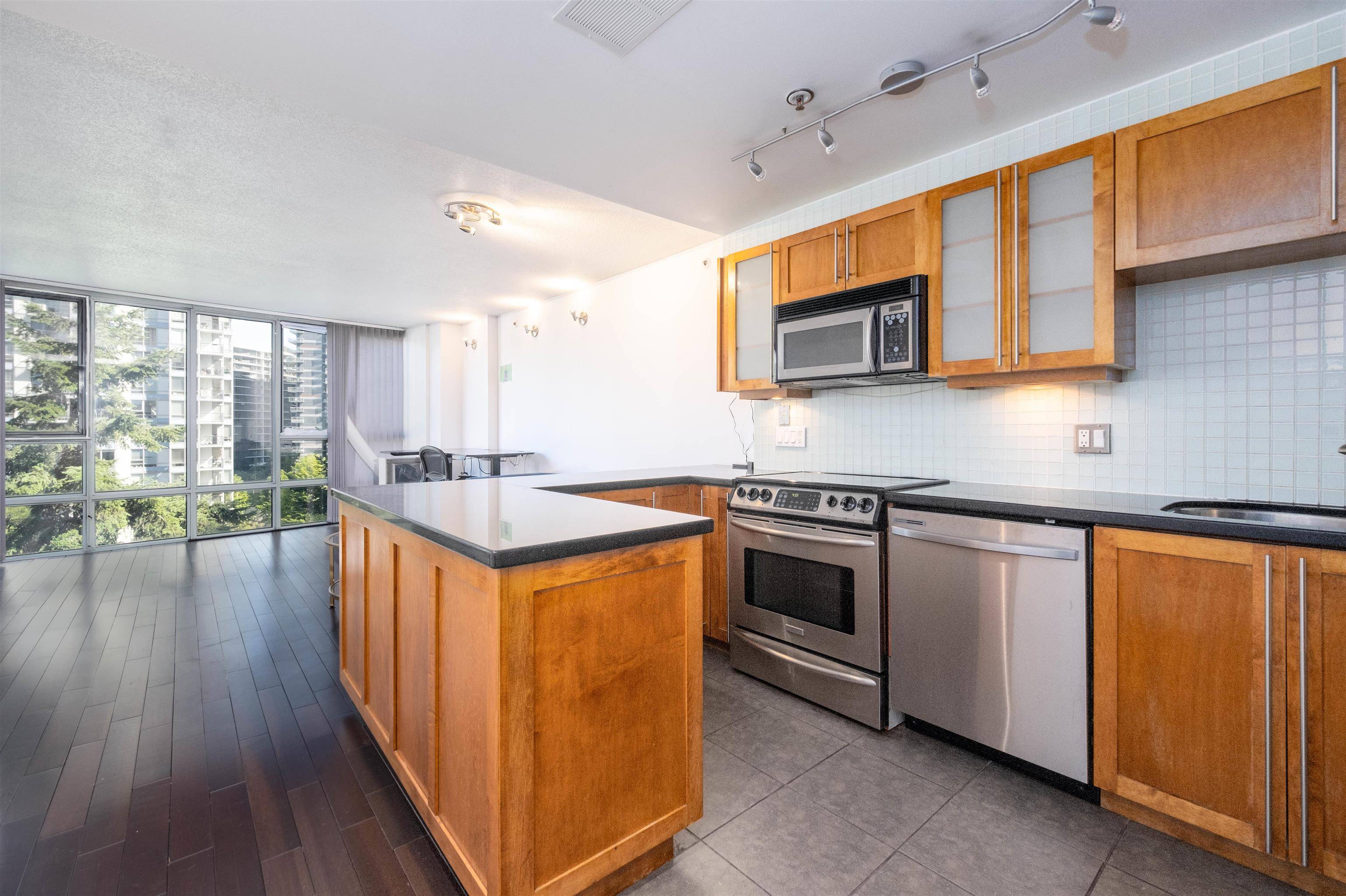 Vancouver, BC V6B 5X6,930 Cambie ST #801