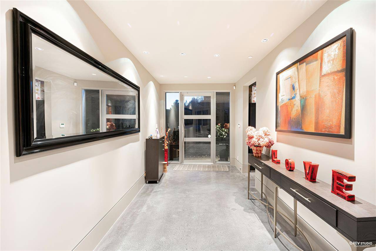 White Rock, BC V4B 2X5,14523 Magdalen AVE
