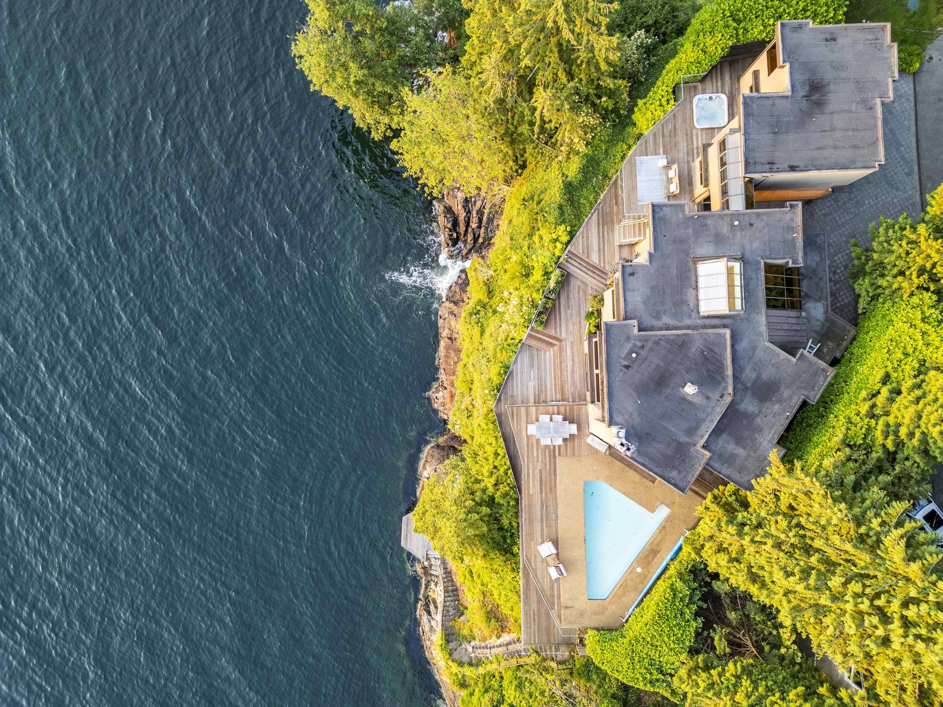West Vancouver, BC V7W 2T5,8275 Pasco RD