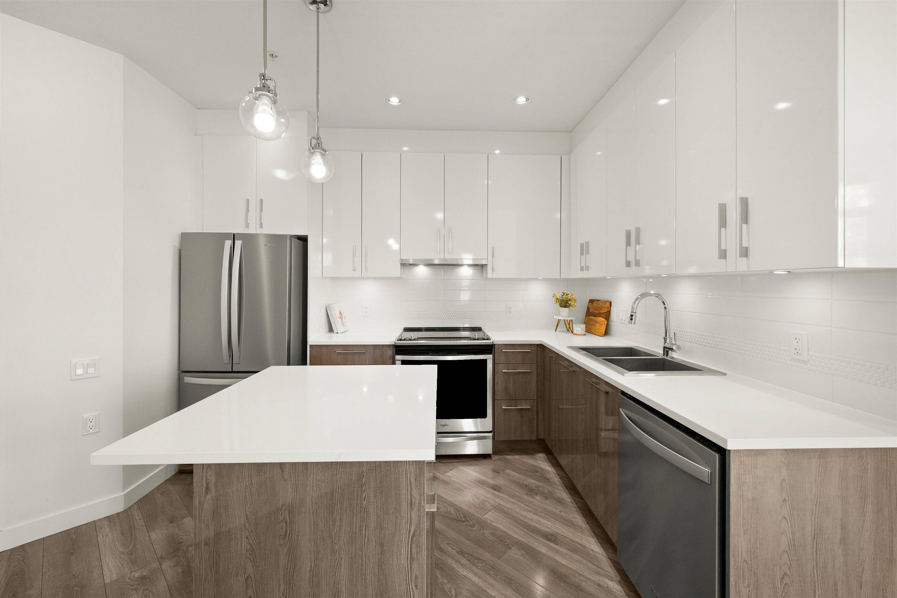 Langley, BC V2Y 0Y5,20829 77a AVE #501