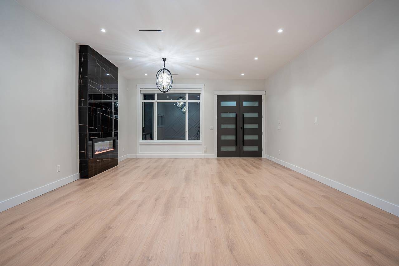 Surrey, BC V3V 5L7,10671 127a ST