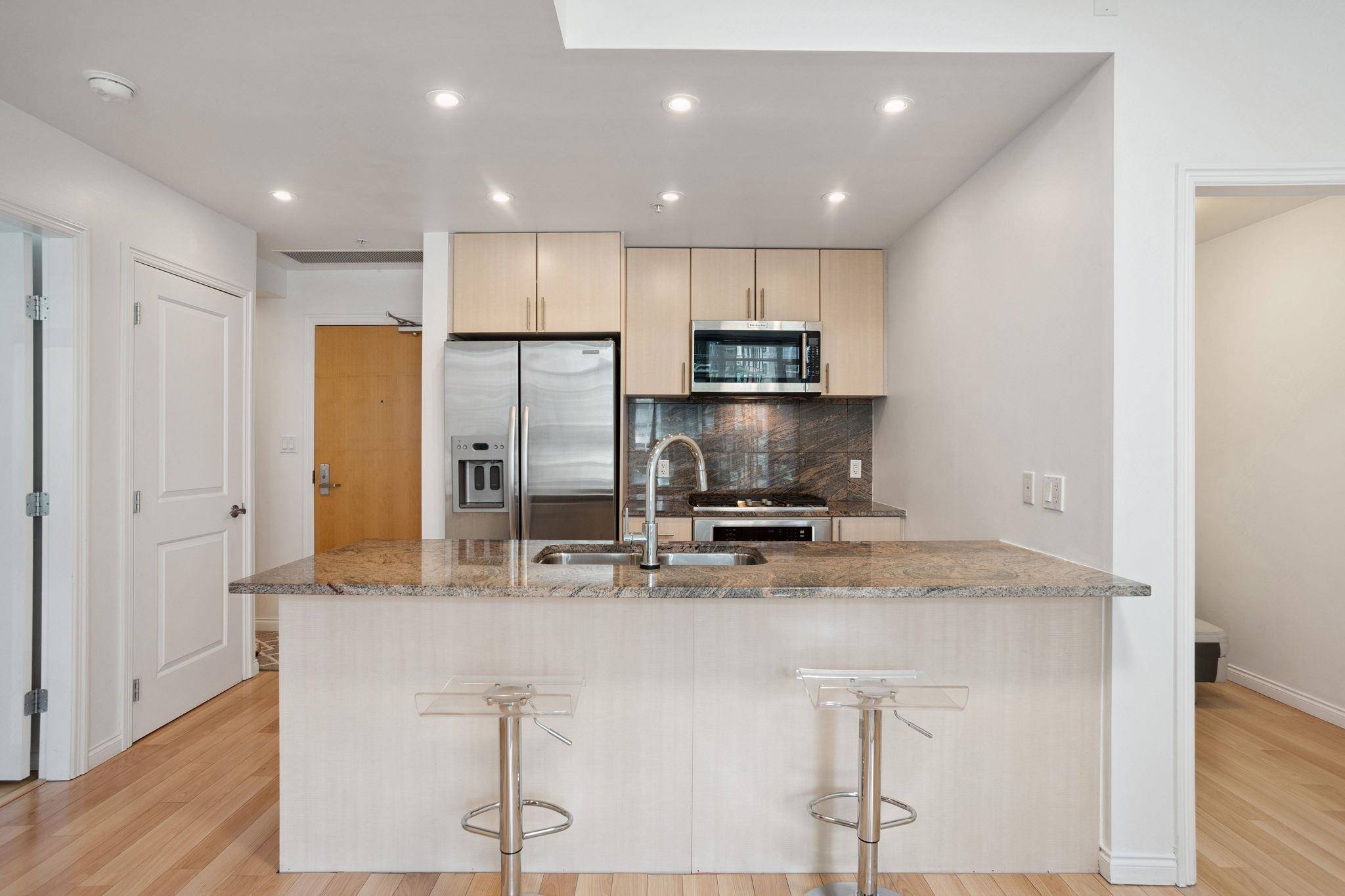 Vancouver, BC V6E 0A7,1211 Melville ST #807