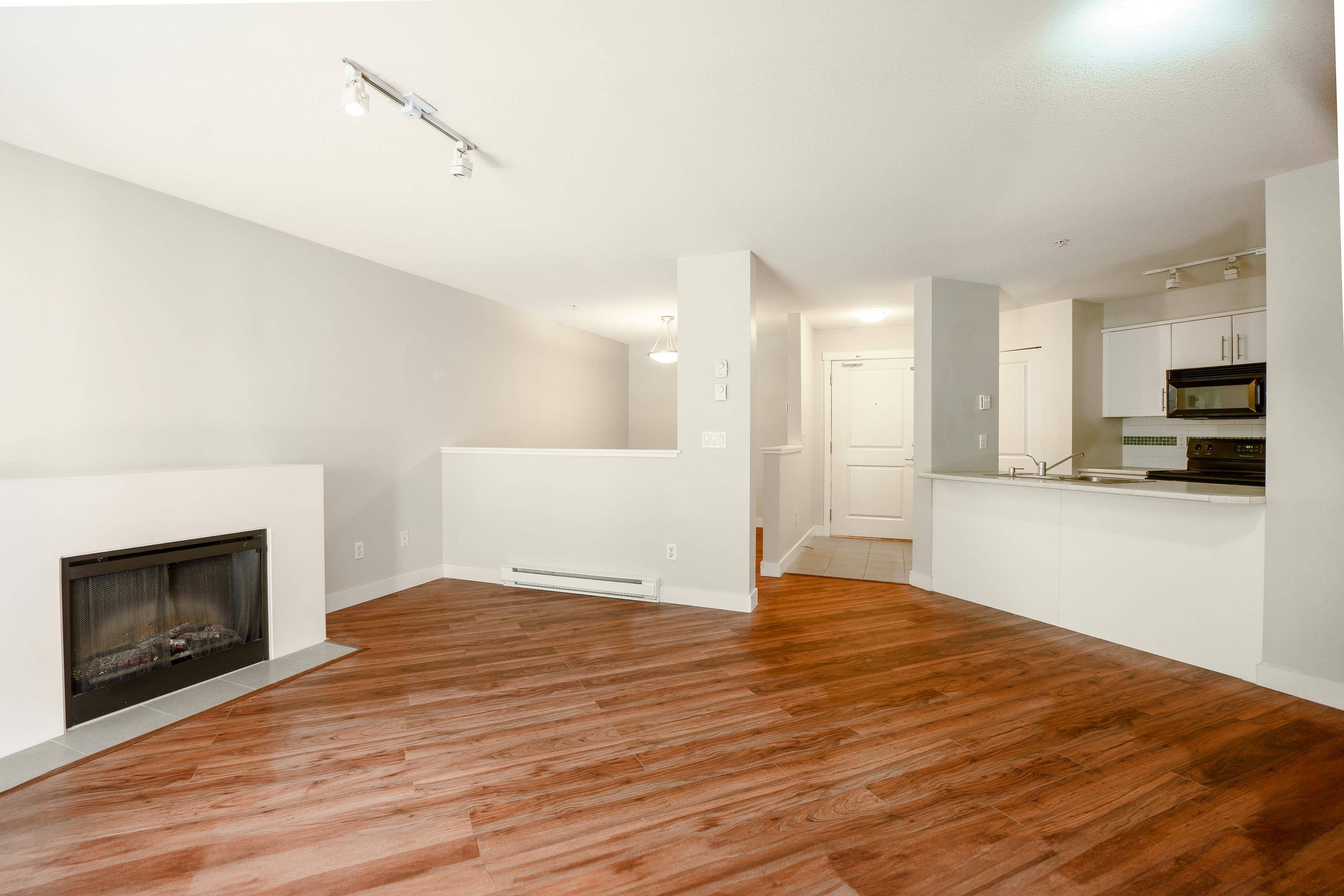 Maple Ridge, BC V2X 6B8,12248 224 ST #222