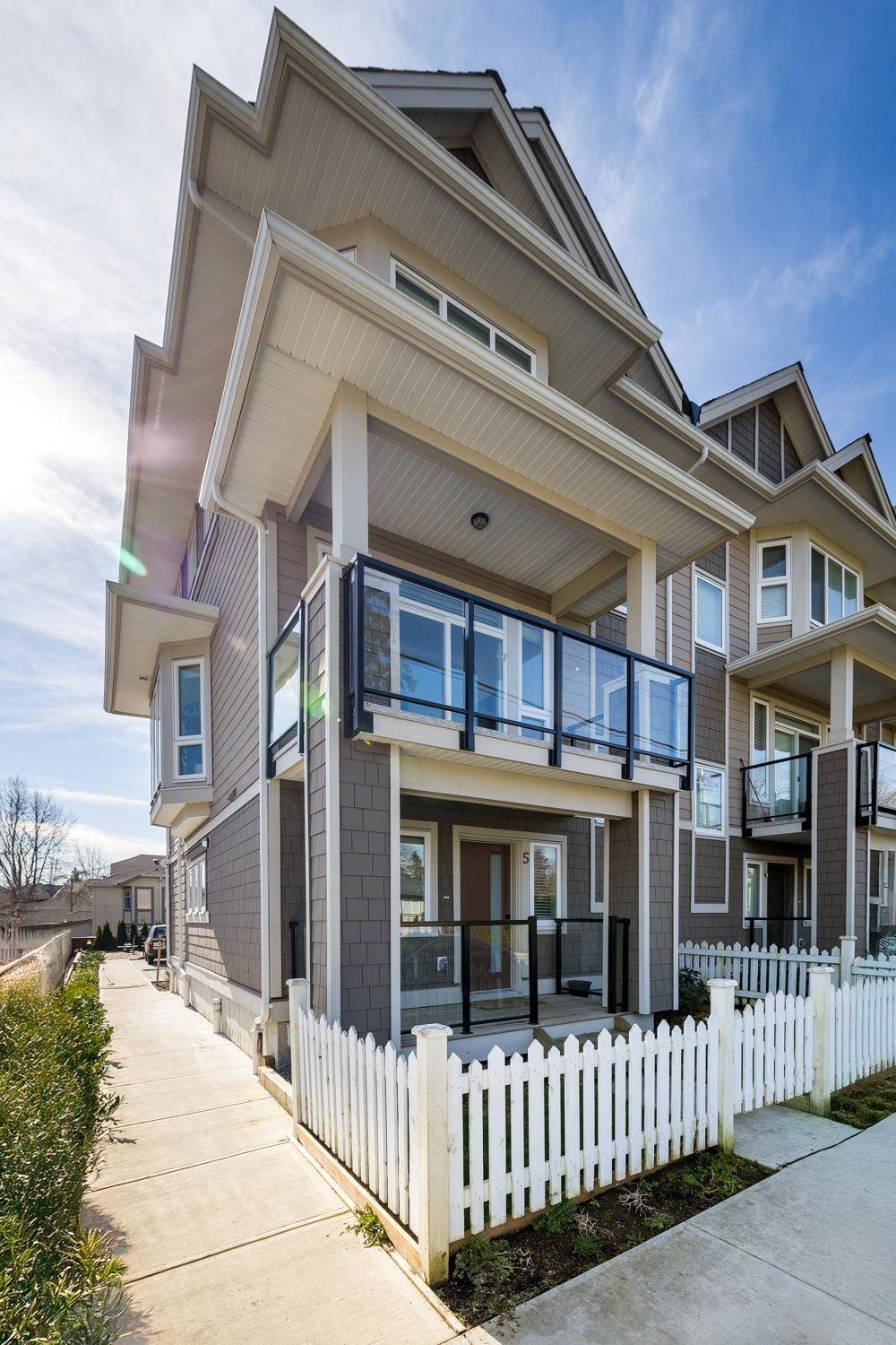 Surrey, BC V3S 7K3,5780 174 ST #5