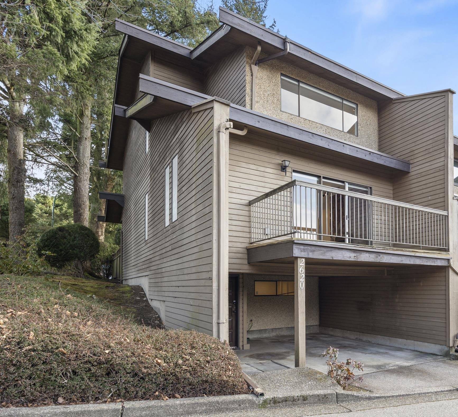 Burnaby, BC V5B 4R2,2620 Moorcroft CT