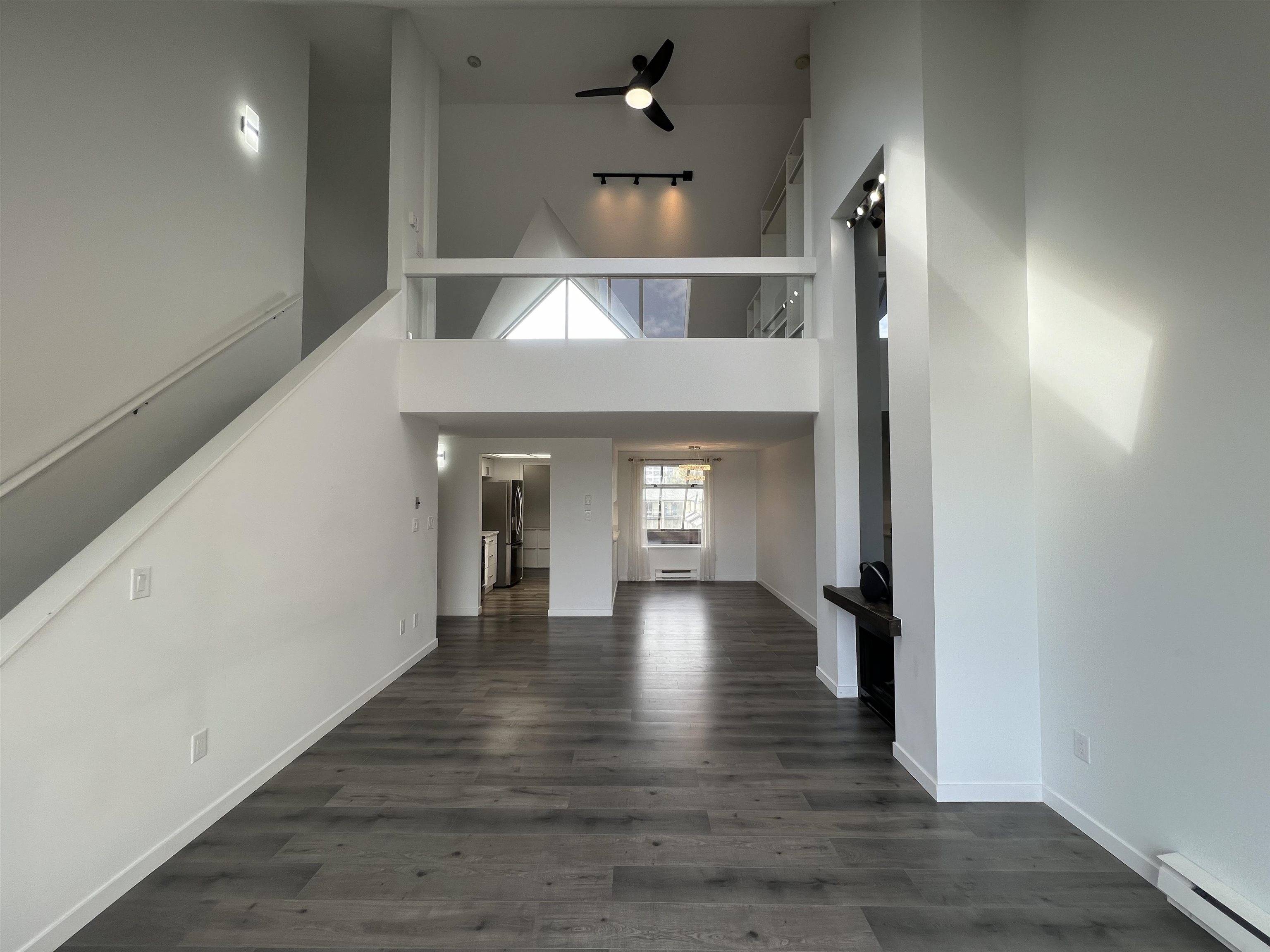 New Westminster, BC V3M 6B6,3 K De K CT #404