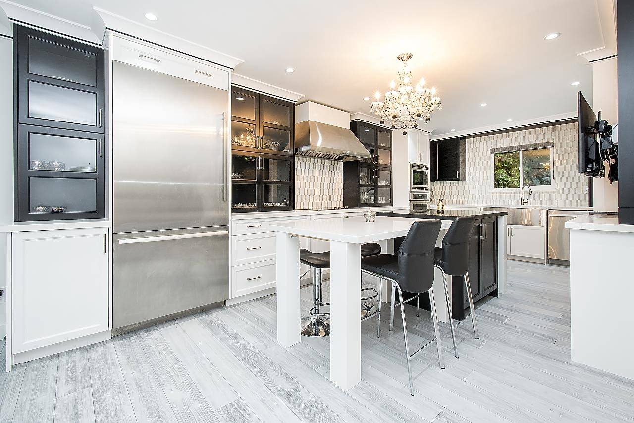 West Vancouver, BC V7W 1N6,5530 Greenleaf RD