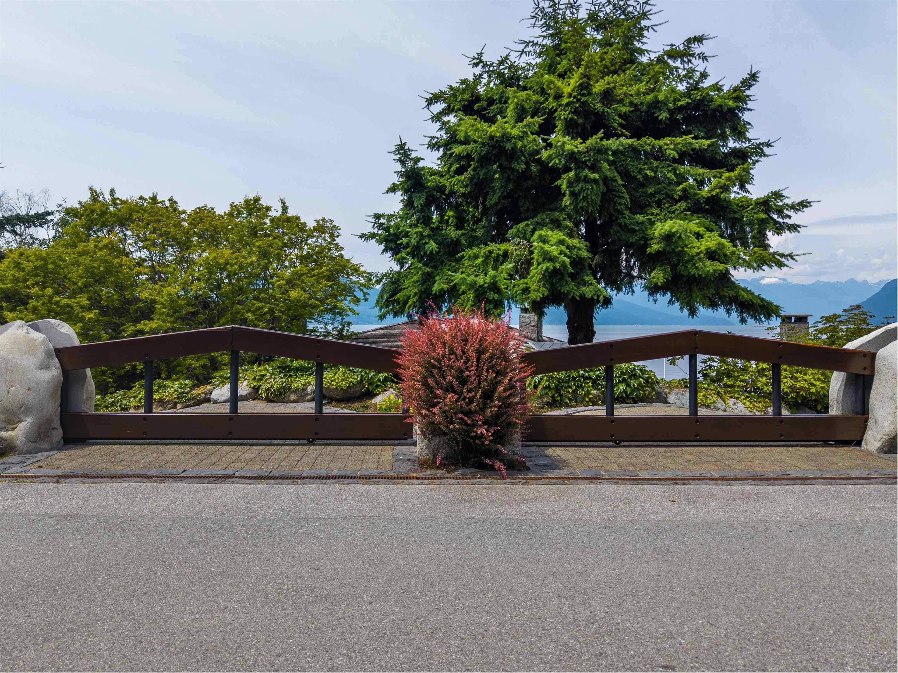 Lions Bay, BC V0N 2E0,270 Lions Bay AVE