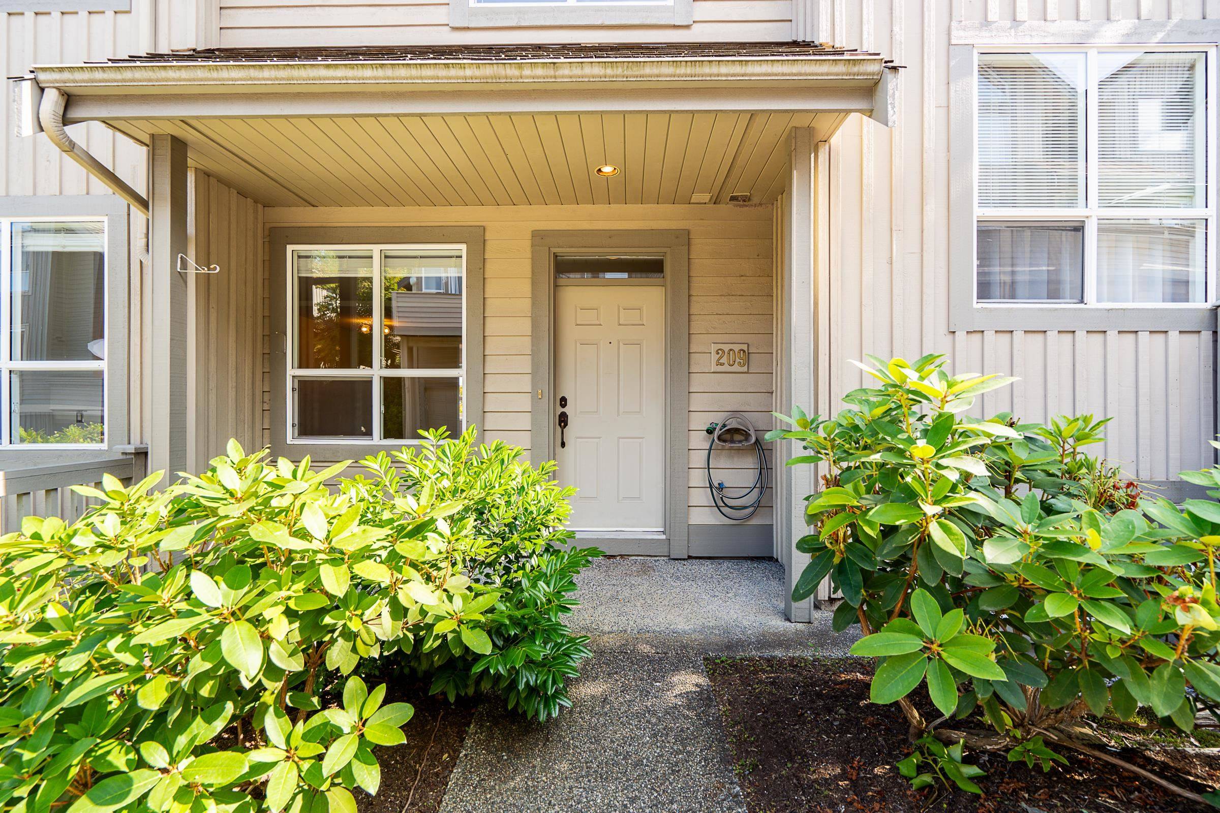 Coquitlam, BC V3E 3E6,1465 Parkway BLVD #209