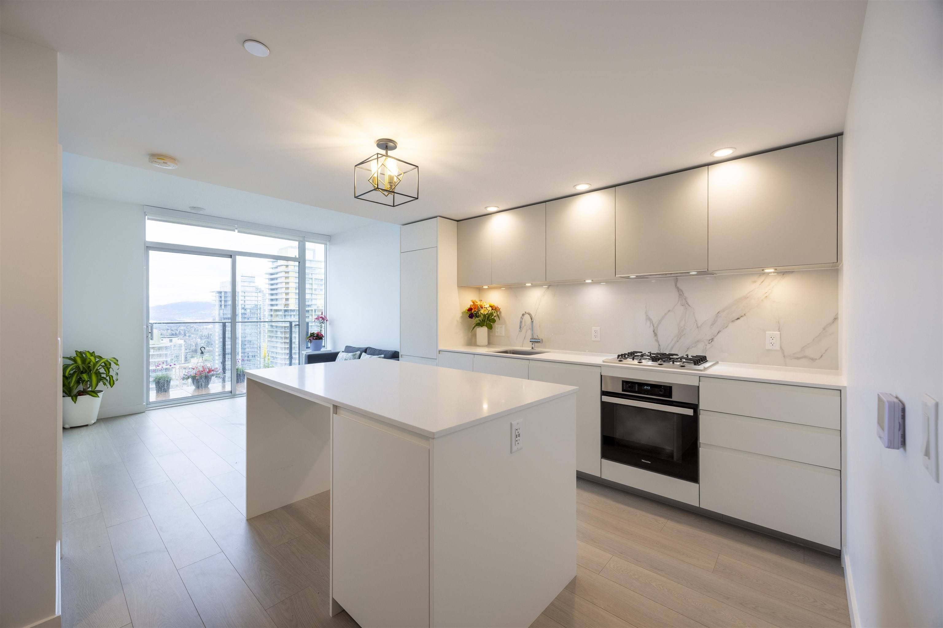Burnaby, BC V5H 0K9,6537 Telford AVE #3408