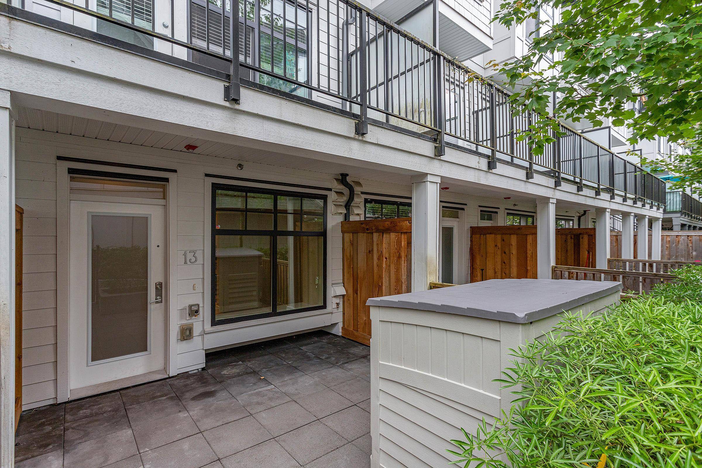 Burnaby, BC V5E 0C3,5152 Canada WAY #13
