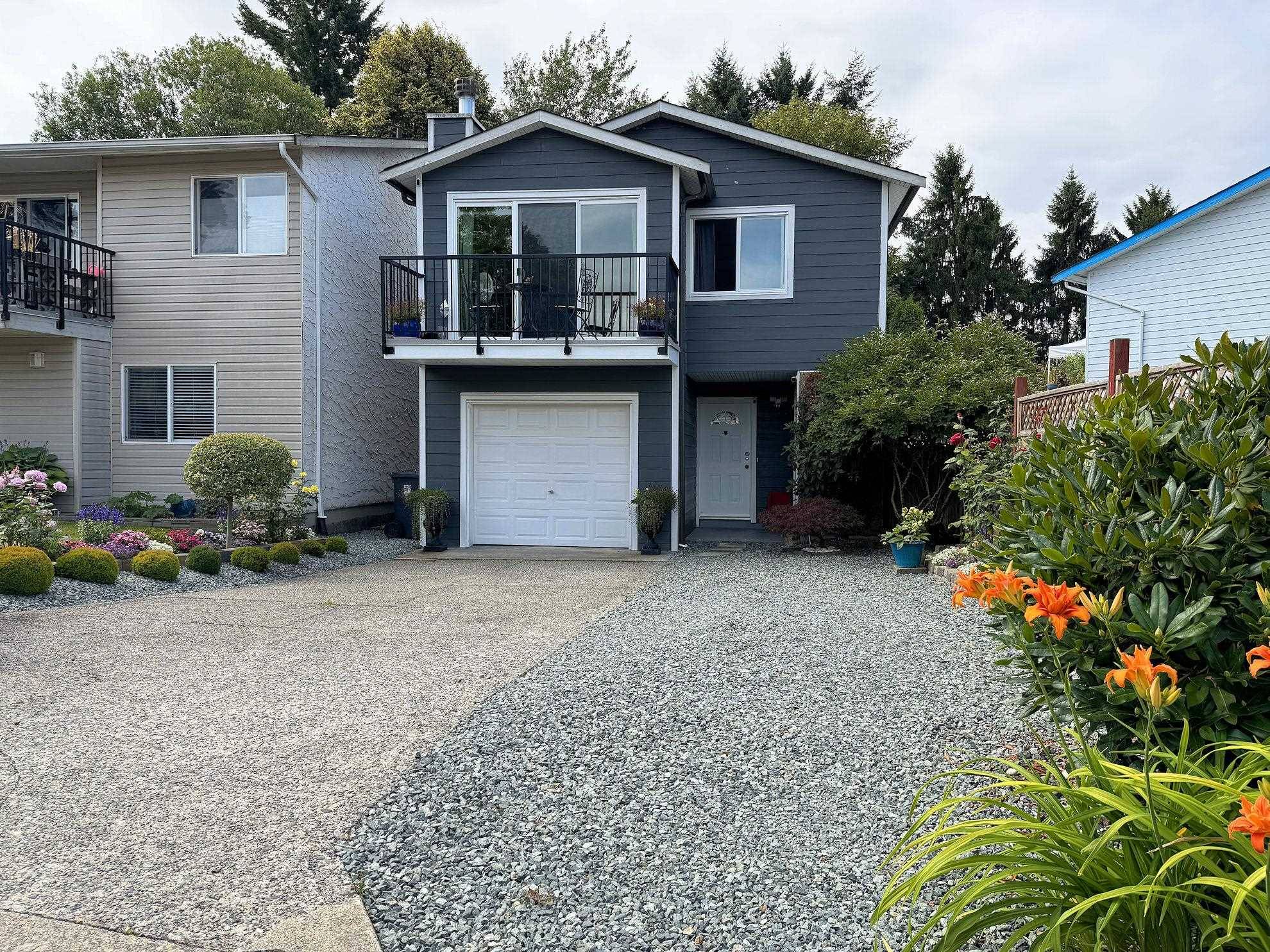 Langley, BC V4W 3K7,202 Davis CRES