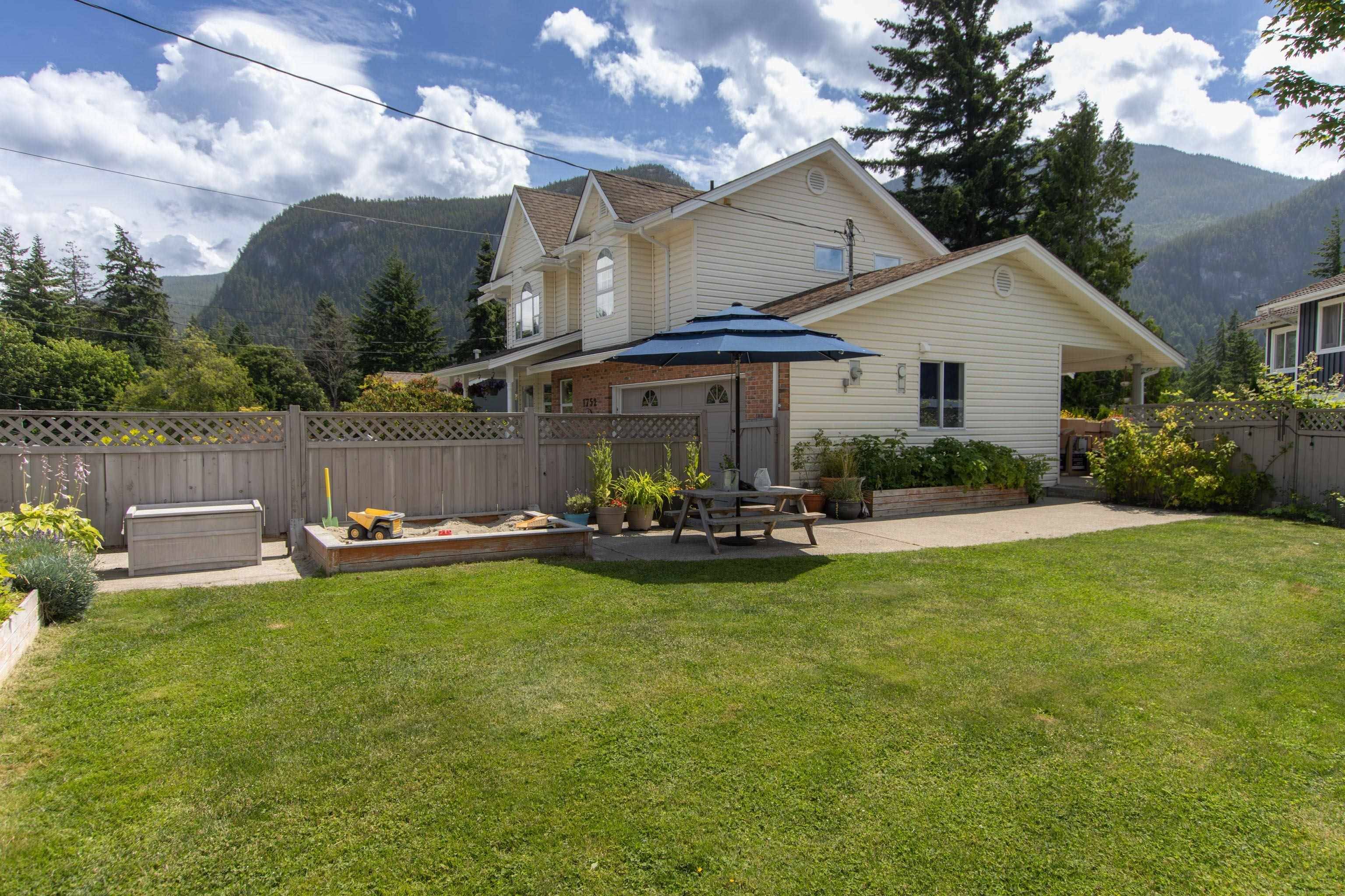 Squamish, BC V8B 0E1,1752 Vista CRES
