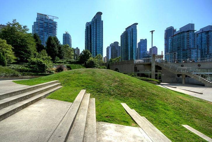 Vancouver, BC V6G 3E3,588 Broughton ST #805