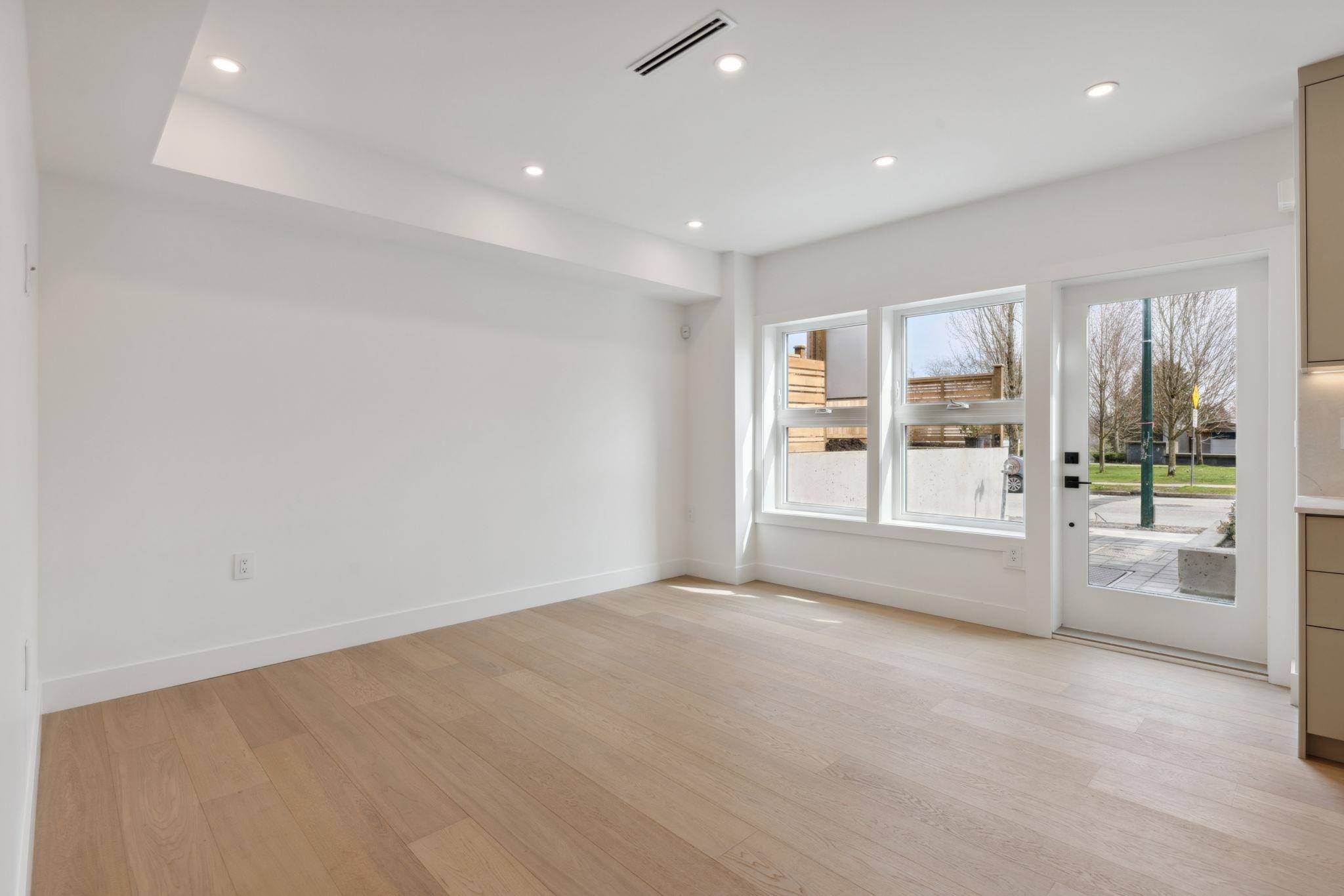 Vancouver, BC V5N 4M3,3379 Victoria DR