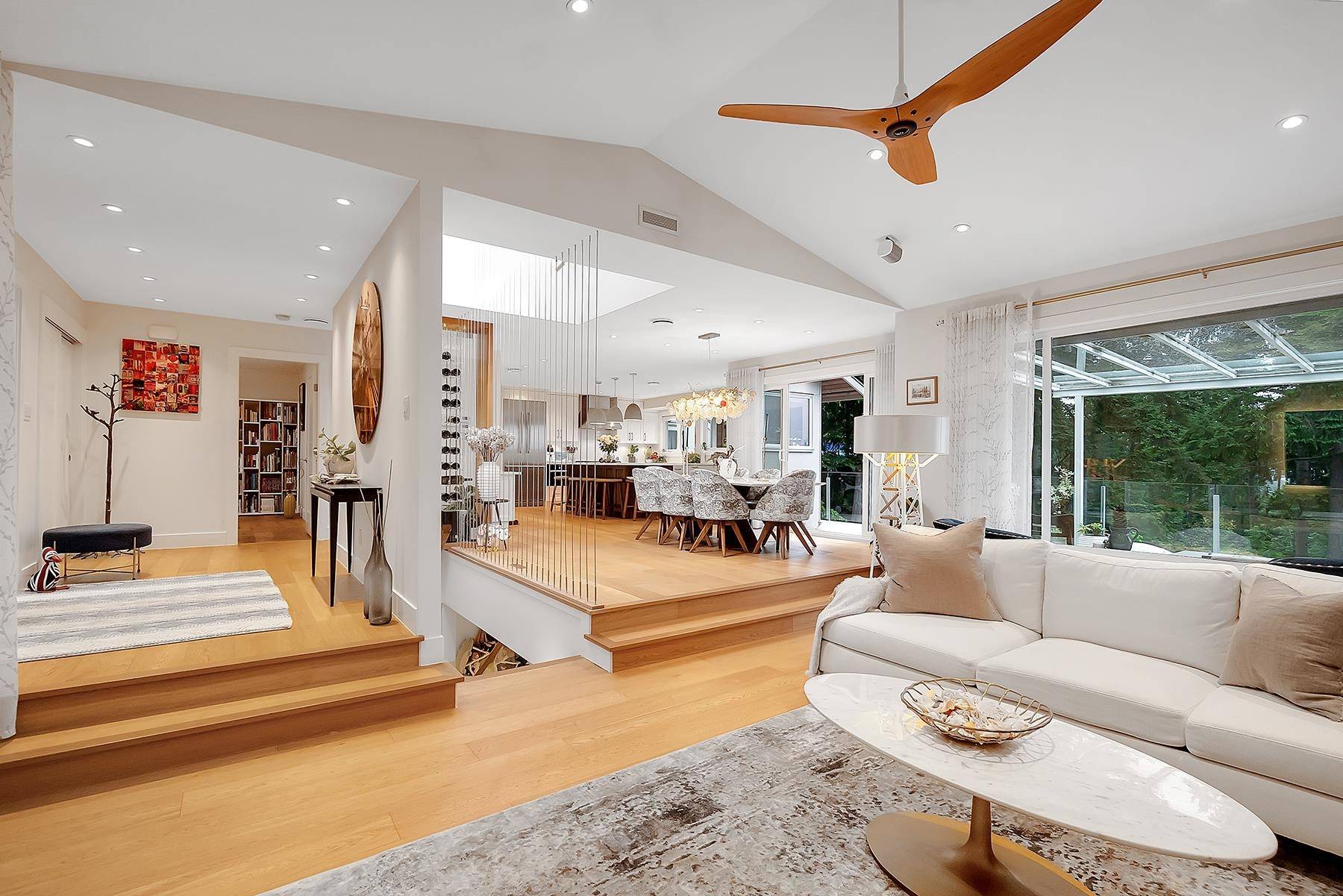West Vancouver, BC V7V 3H8,3706 Southridge PL