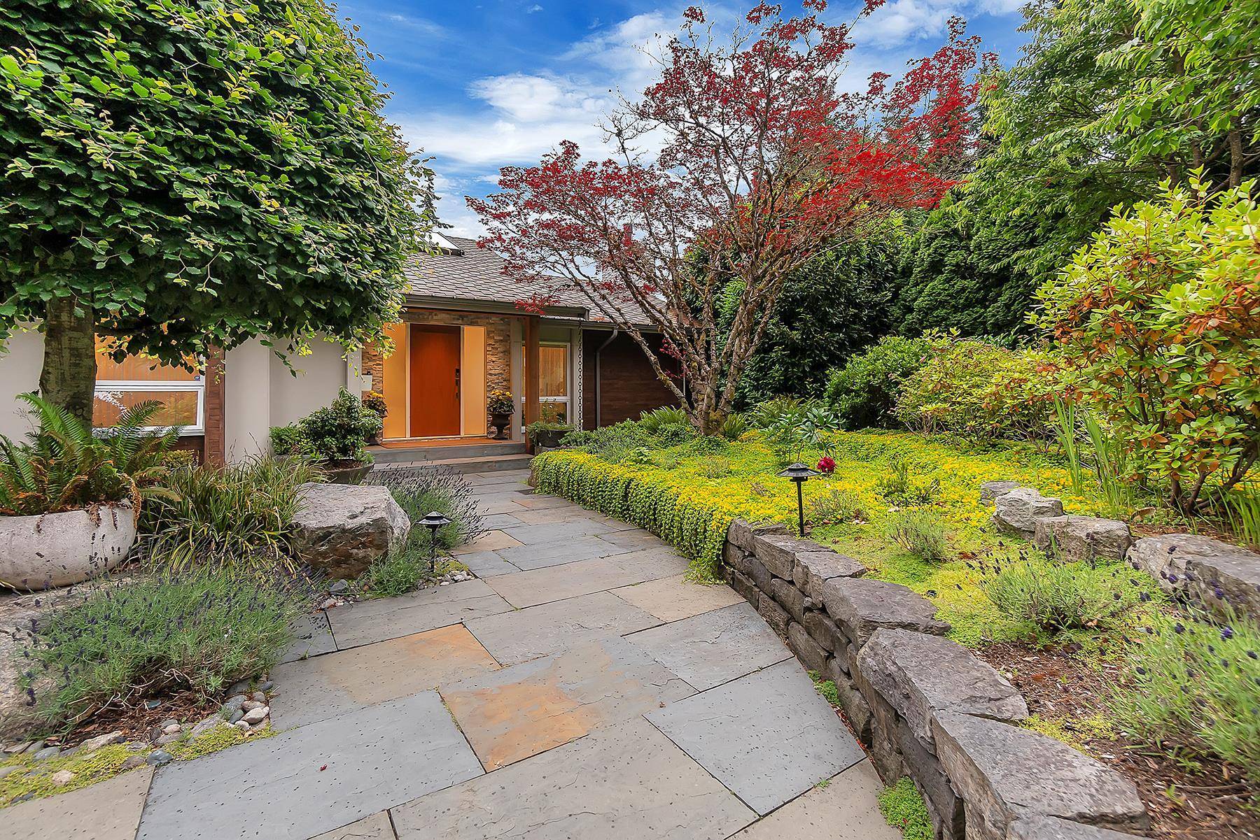 West Vancouver, BC V7V 3H8,3706 Southridge PL