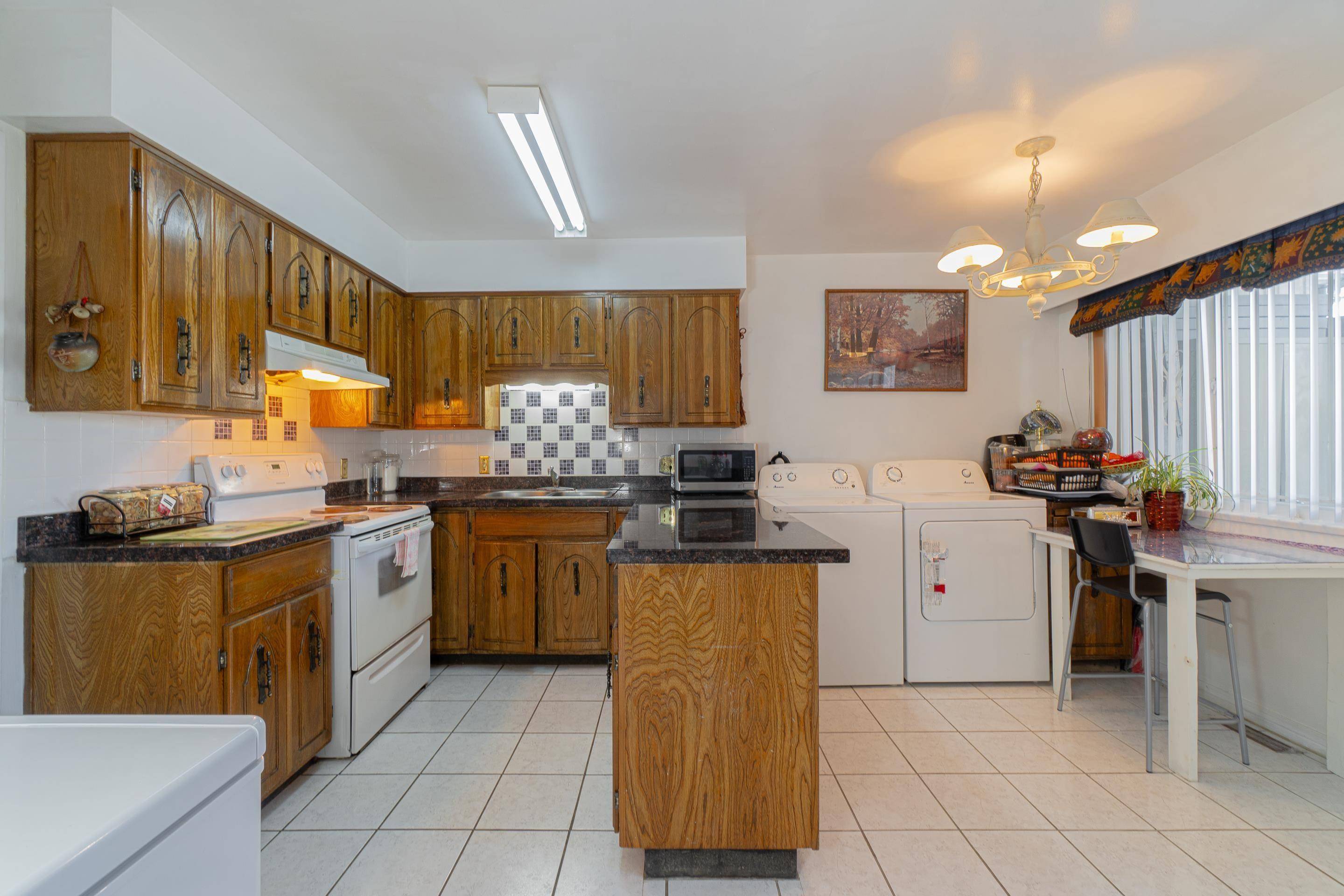 Burnaby, BC V5B 2M7,6677 Lochdale ST #6675-