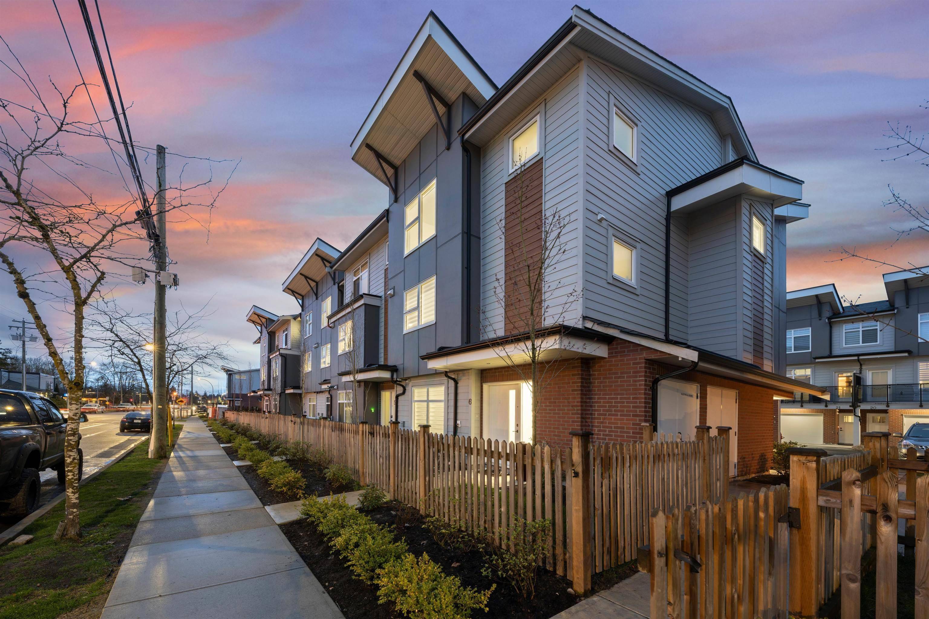 Langley, BC V3A 3N5,22334 48 AVE #6