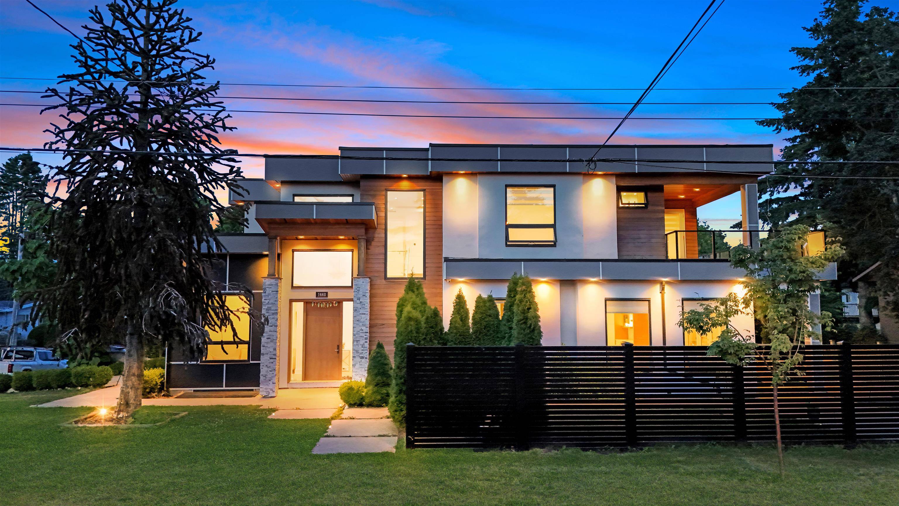 White Rock, BC V4B 4N2,1440 Maple ST