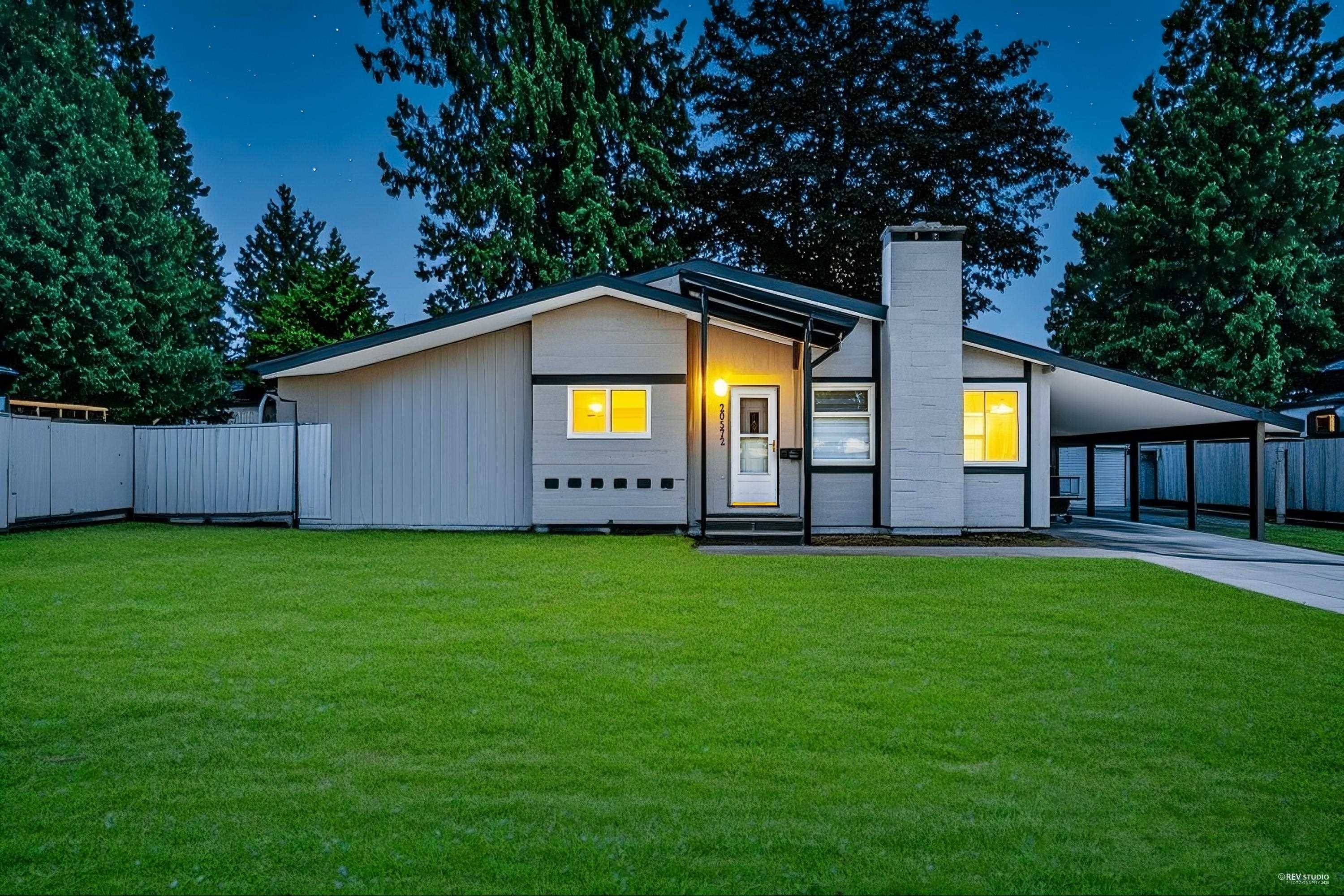 Langley, BC V3A 3C2,20572 43 AVE