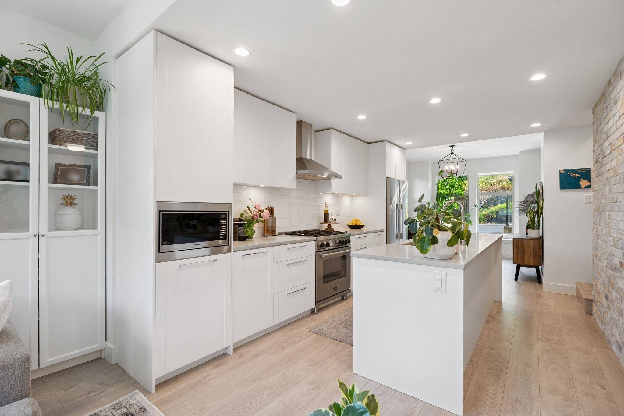 Port Moody, BC V3H 0K4,2318 St Andrews ST