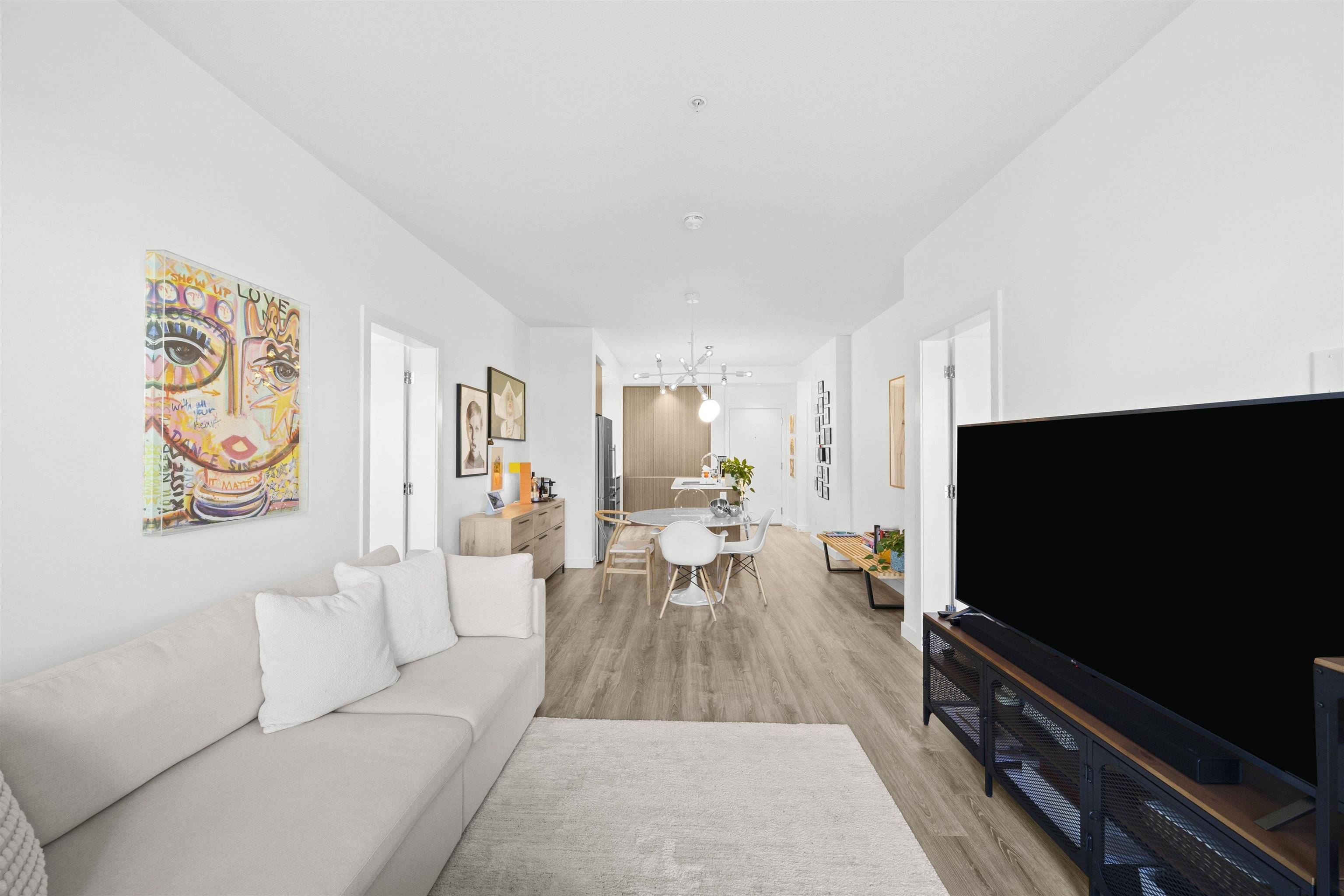 Coquitlam, BC V3J 0H8,516 Foster AVE #203