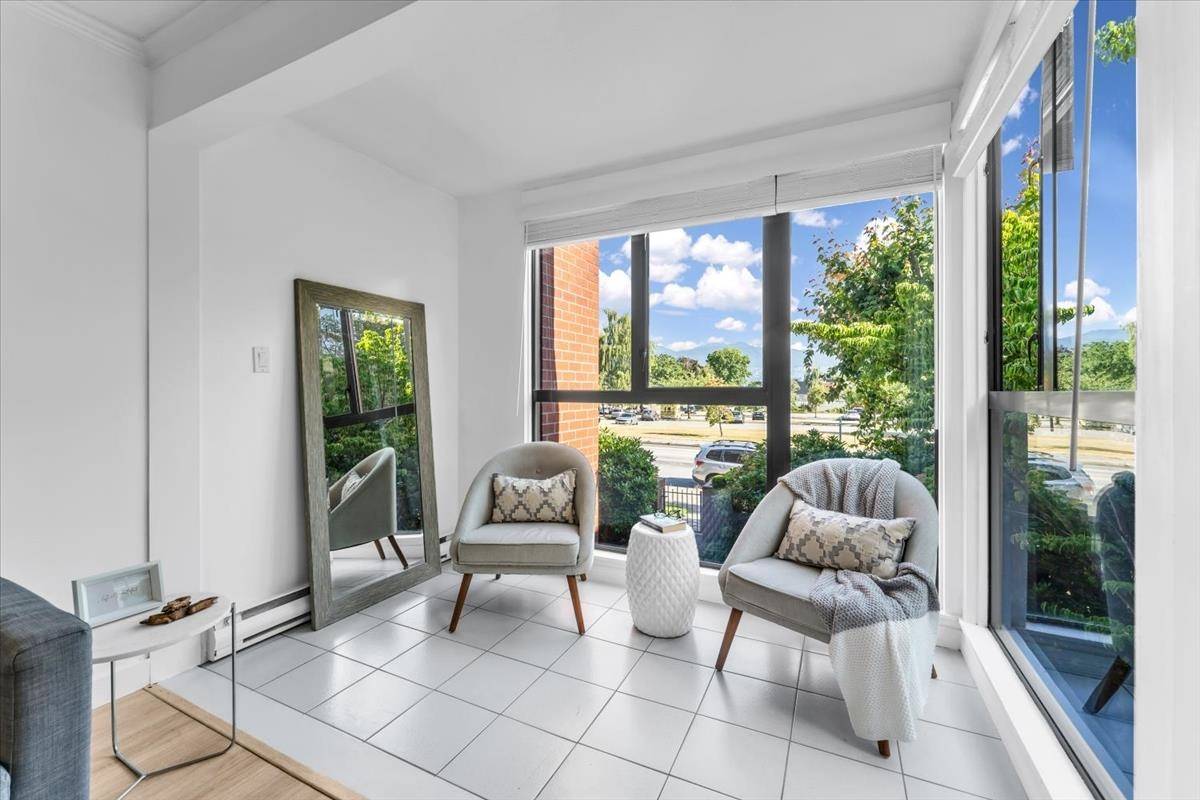 Vancouver, BC V6K 1B4,2160 Cornwall AVE #206