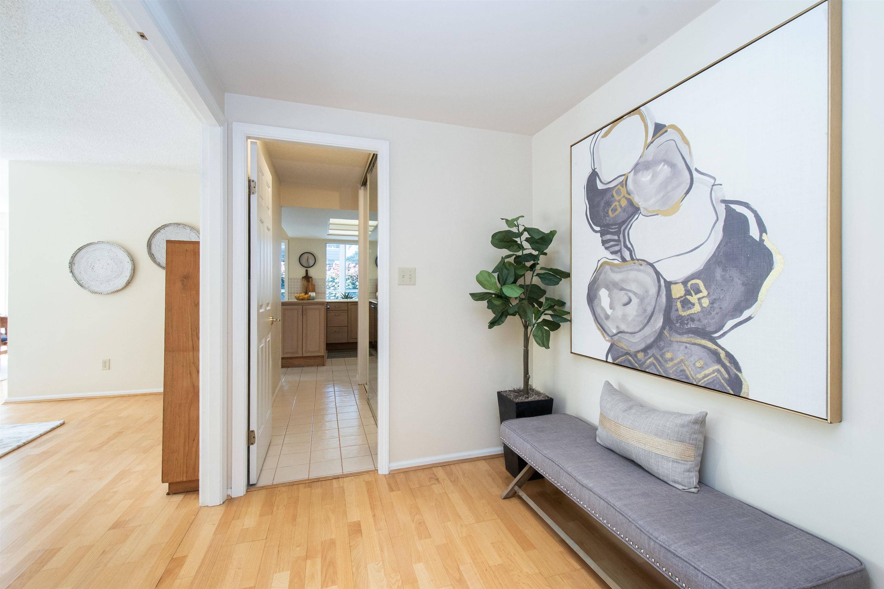 West Vancouver, BC V7V 1P8,1717 Duchess AVE #1