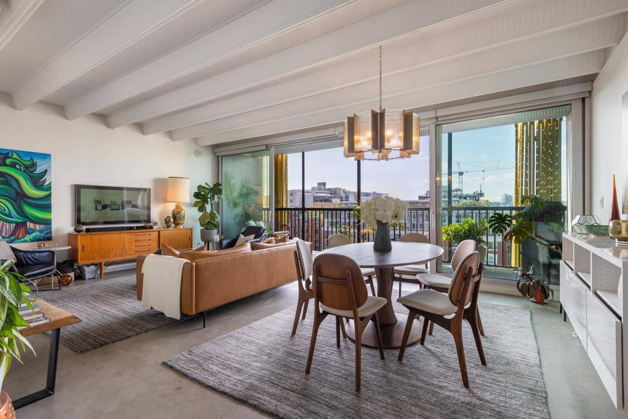 Vancouver, BC V6A 1Z6,219 E Georgia ST #901